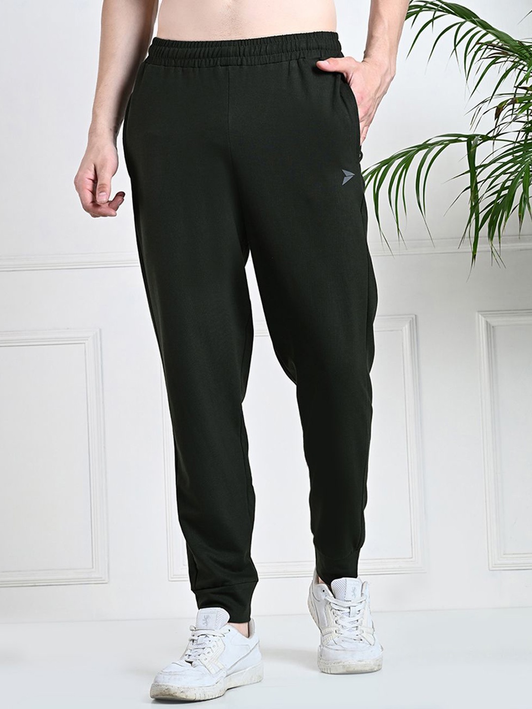

FITINC Men Relaxed-Fit Cotton Joggers, Green