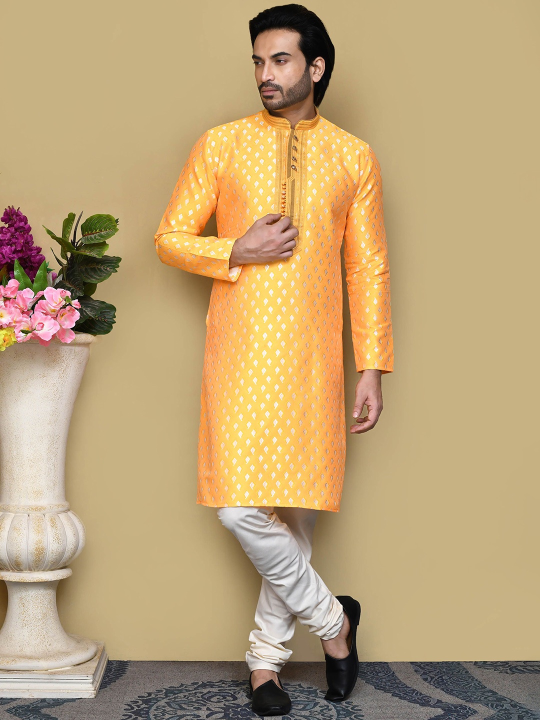 

RANAK Men Ethnic Motifs Printed Sequinned Kurta, Yellow