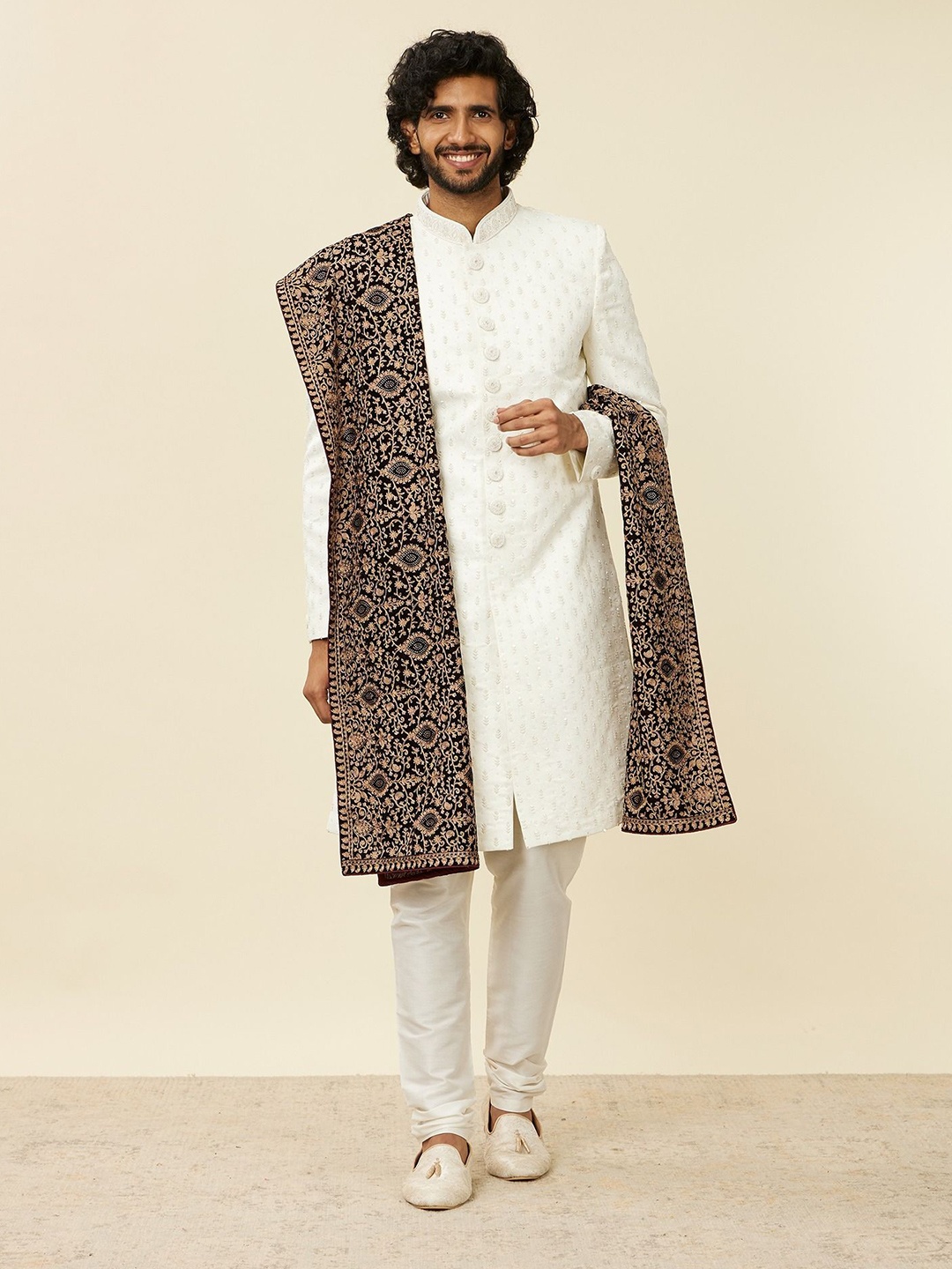 

Manyavar Men Embroidered Velvet Dupatta with Beads and Stones, Maroon