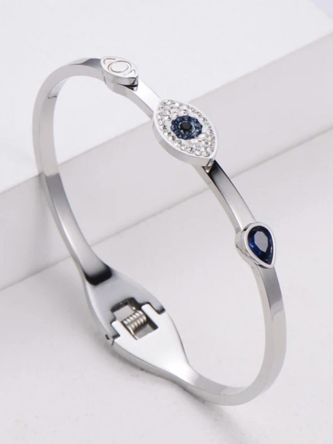 

V FASHION JEWELLERY Silver-Plated Stainless Steel Bracelet