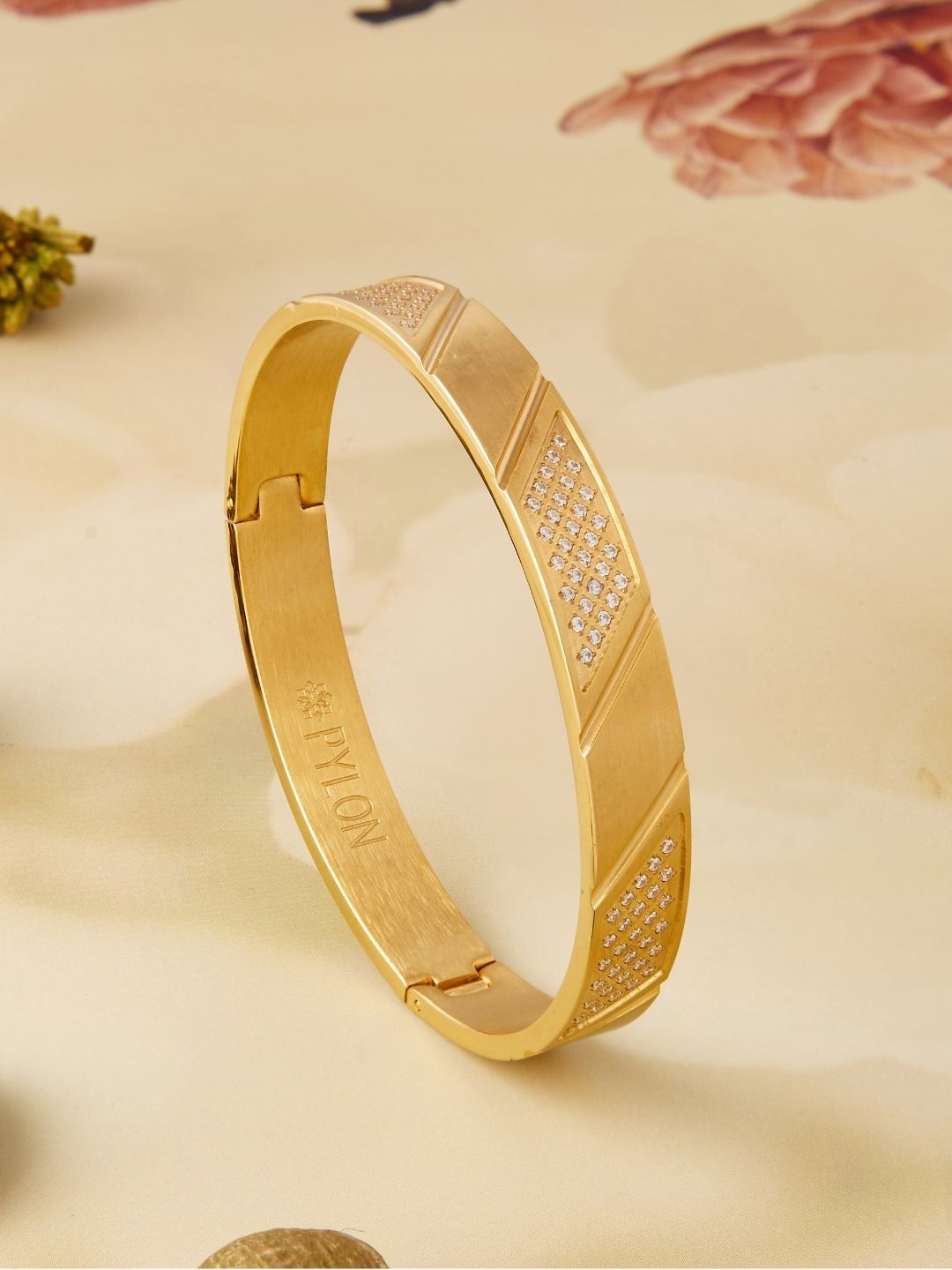 

PYLON Men American Diamond Kada Bracelet, Gold