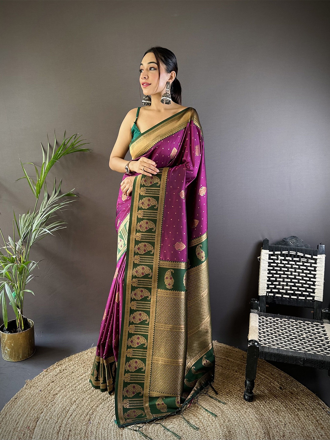 

Panzora Woven Design Zari Banarasi Saree, Purple