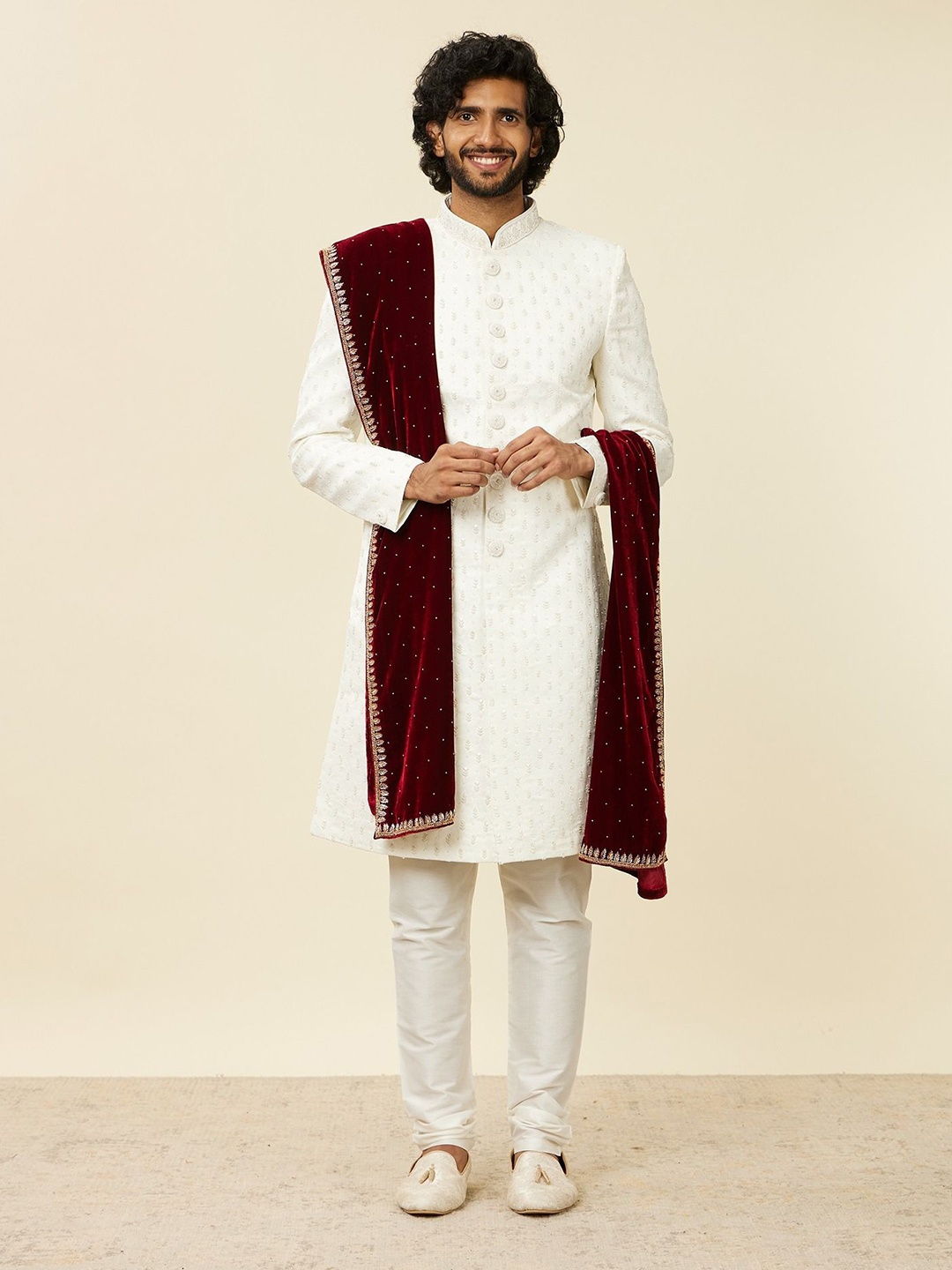 

Manyavar Men Ethnic Motifs Embroidered Velvet Dupatta with Beads and Stones, Maroon