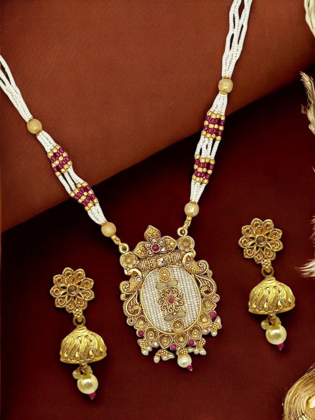 

FEMMIBELLA Gold-Plated Beaded Jewellery Set