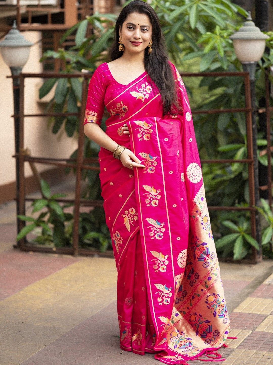 

Panzora Woven Design Zari Silk Blend Paithani Saree, Pink