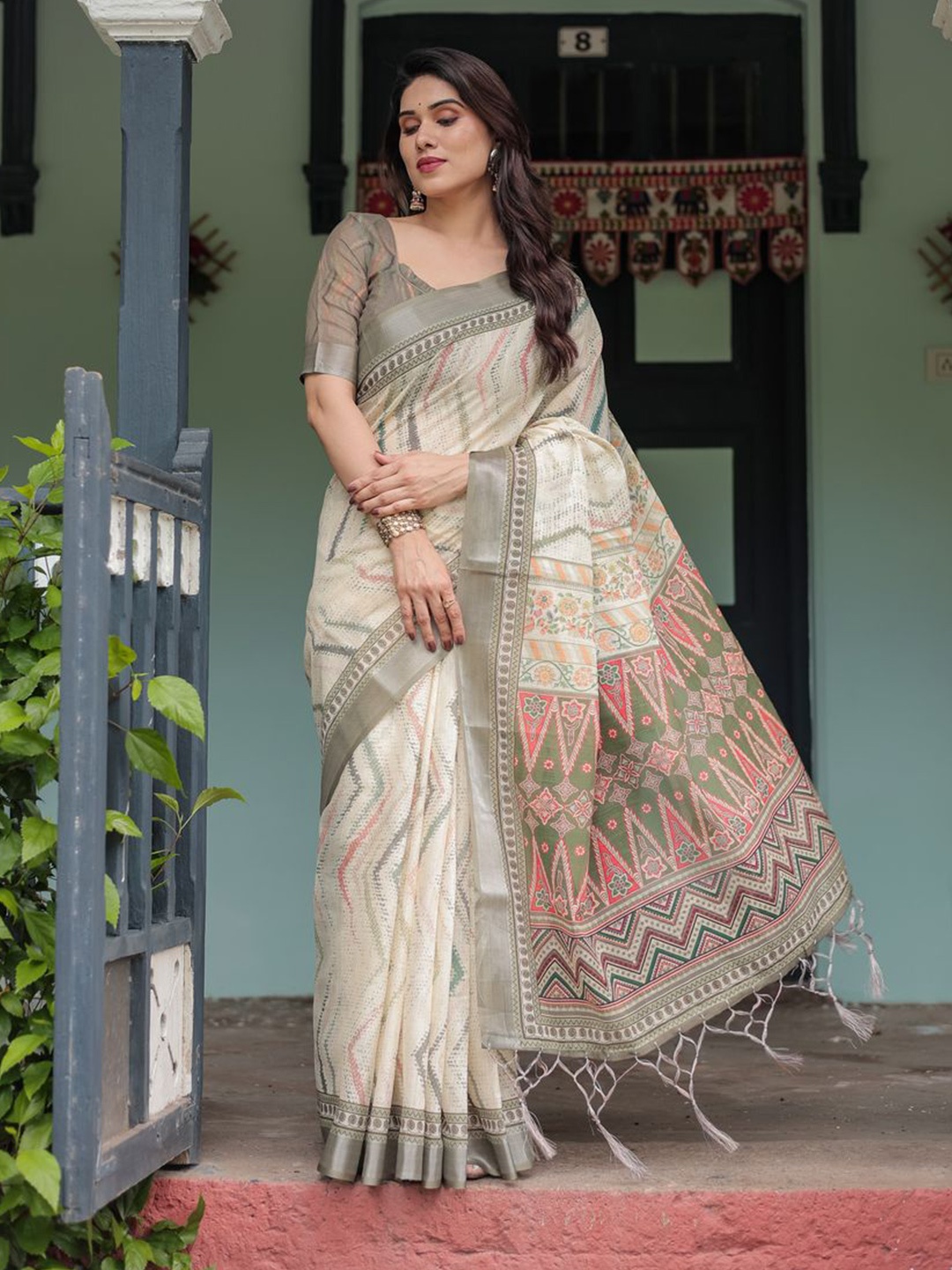 

VEERAX Woven Design Pure Linen Designer Banarasi Saree, Beige