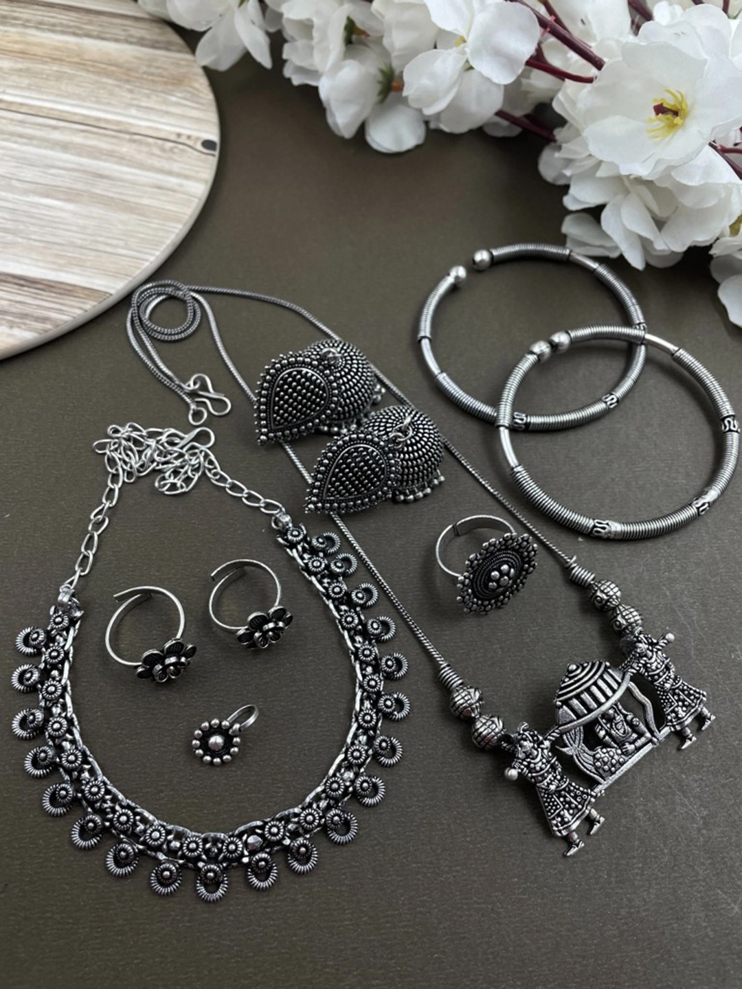 

NAMAN ARTS Amy Silver-Plated Oxidised Necklace Jewellery Set