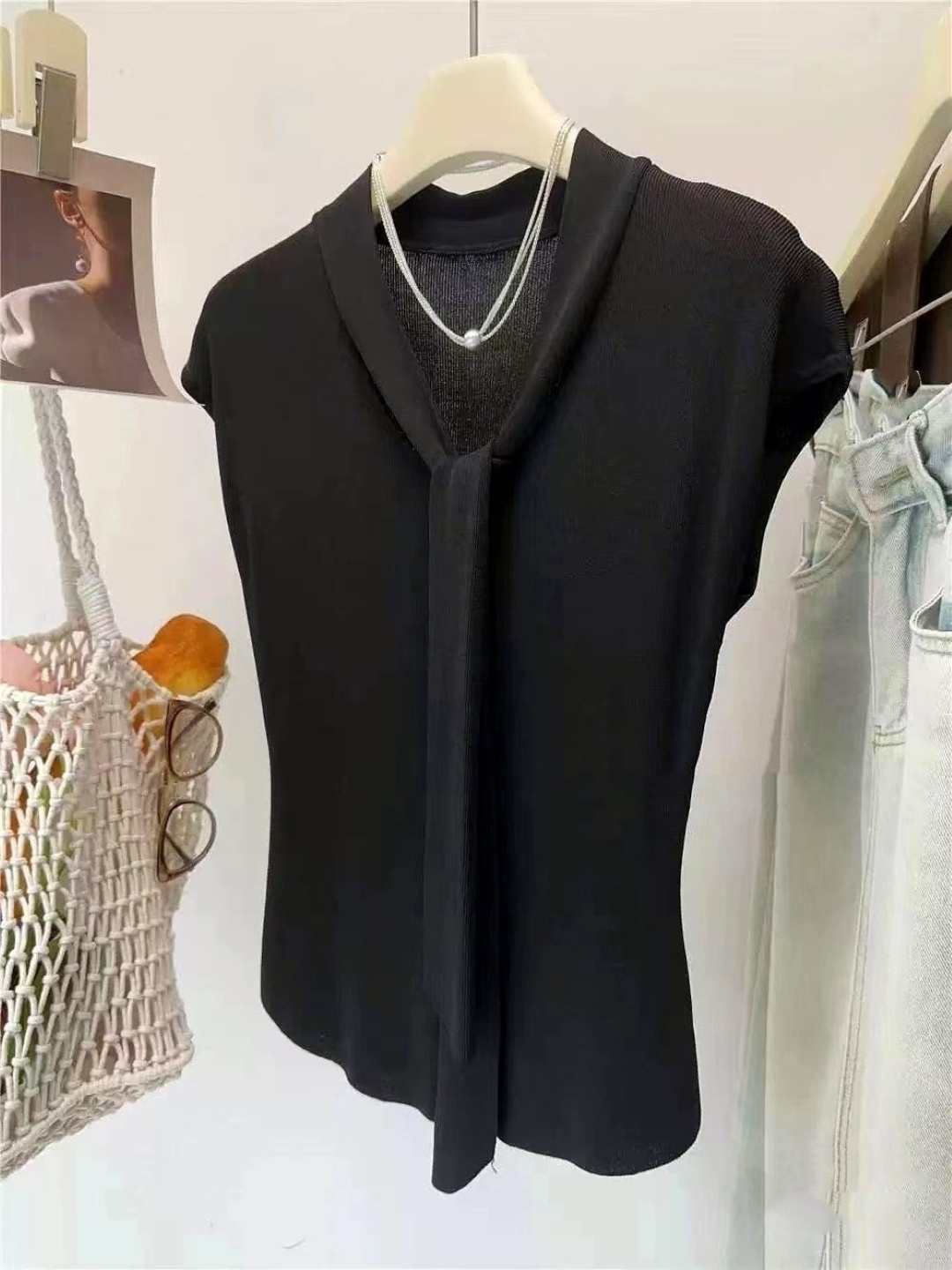 

KPOP Women V-Neck Top, Black