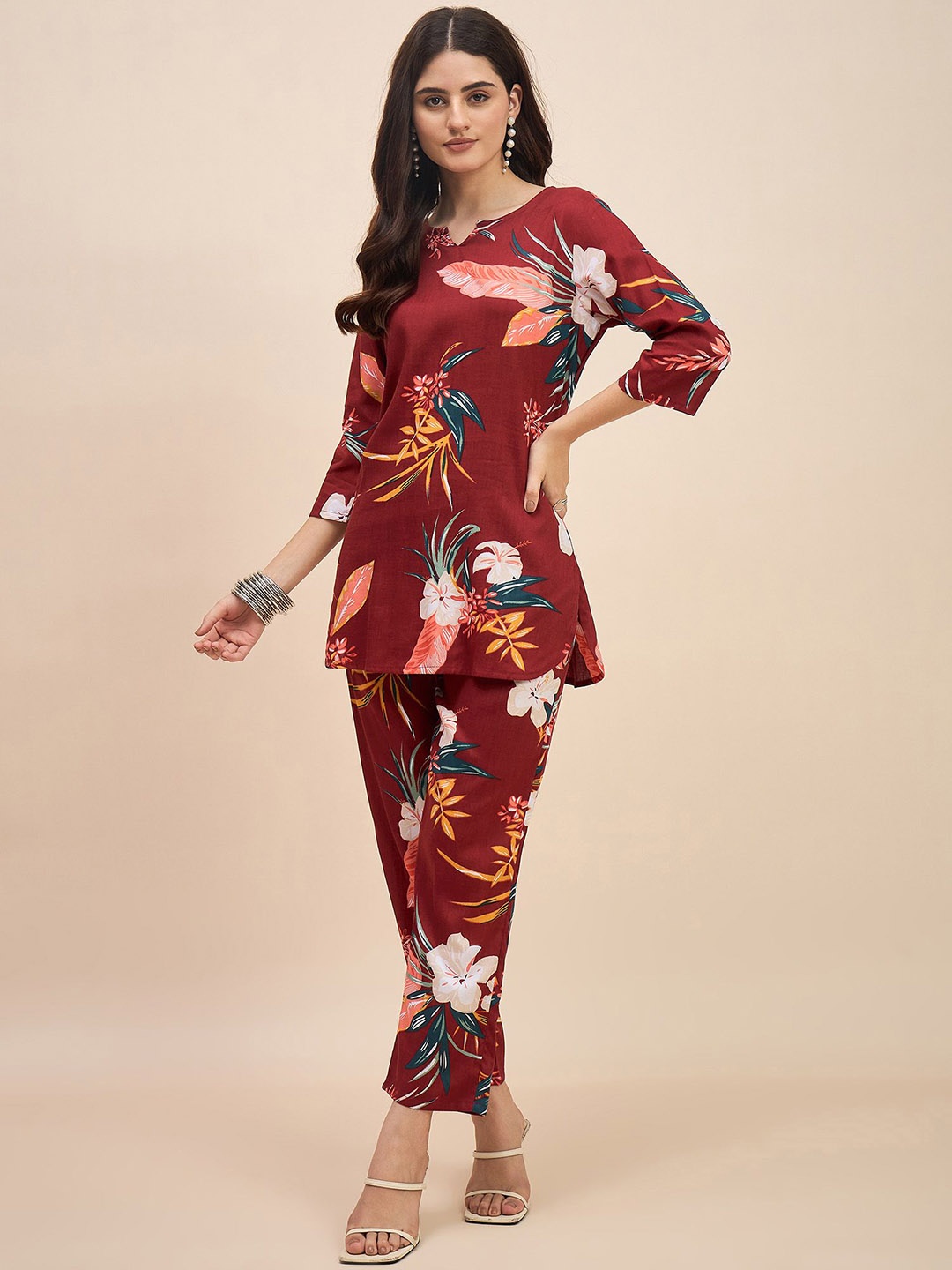 

TRUVON FASHIONS Floral Printed Notch Neck Tunic With Trousers, Maroon
