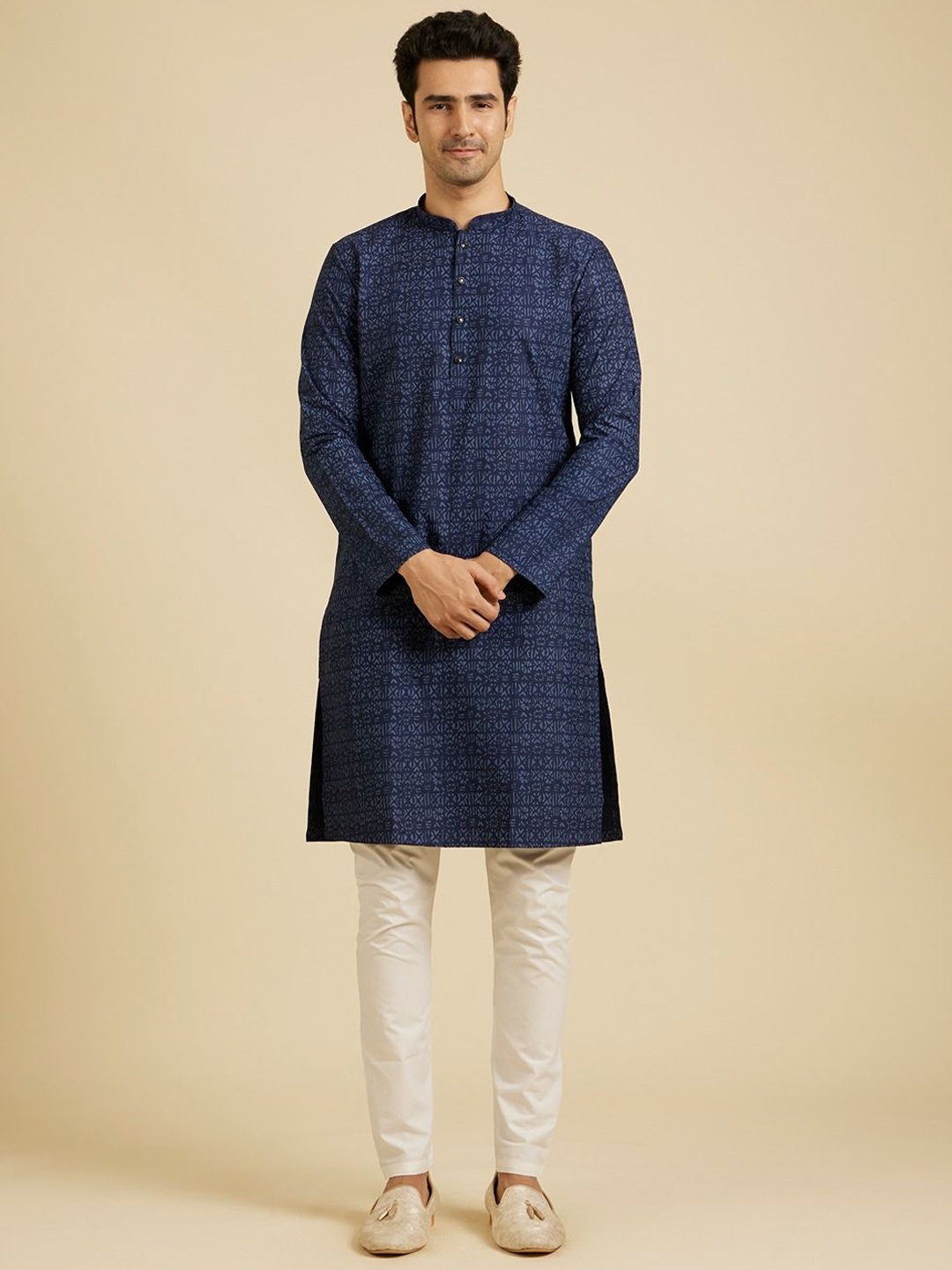

Manyavar Men Geometric Printed Thread Work Kurta, Blue