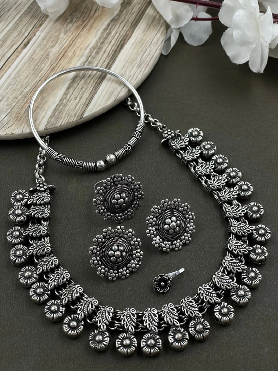 

NAMAN ARTS Mohini Silver-Plated Oxidised Necklace Jewellery Set