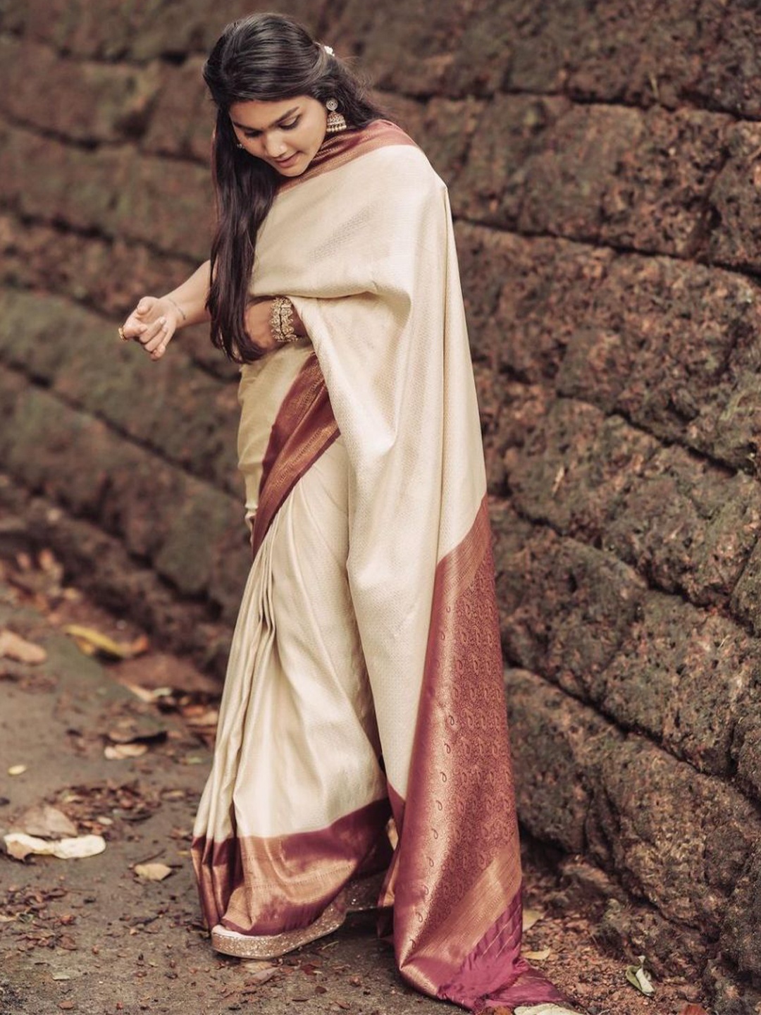 

Wuxi Woven Design Zari Pure Silk Banarasi Saree, Cream