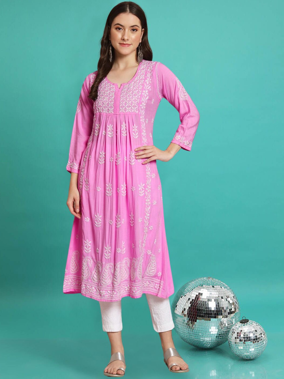 

PARAMOUNT CHIKAN Women Ethnic Motifs Embroidered Chikankari Floral Kurta, Pink