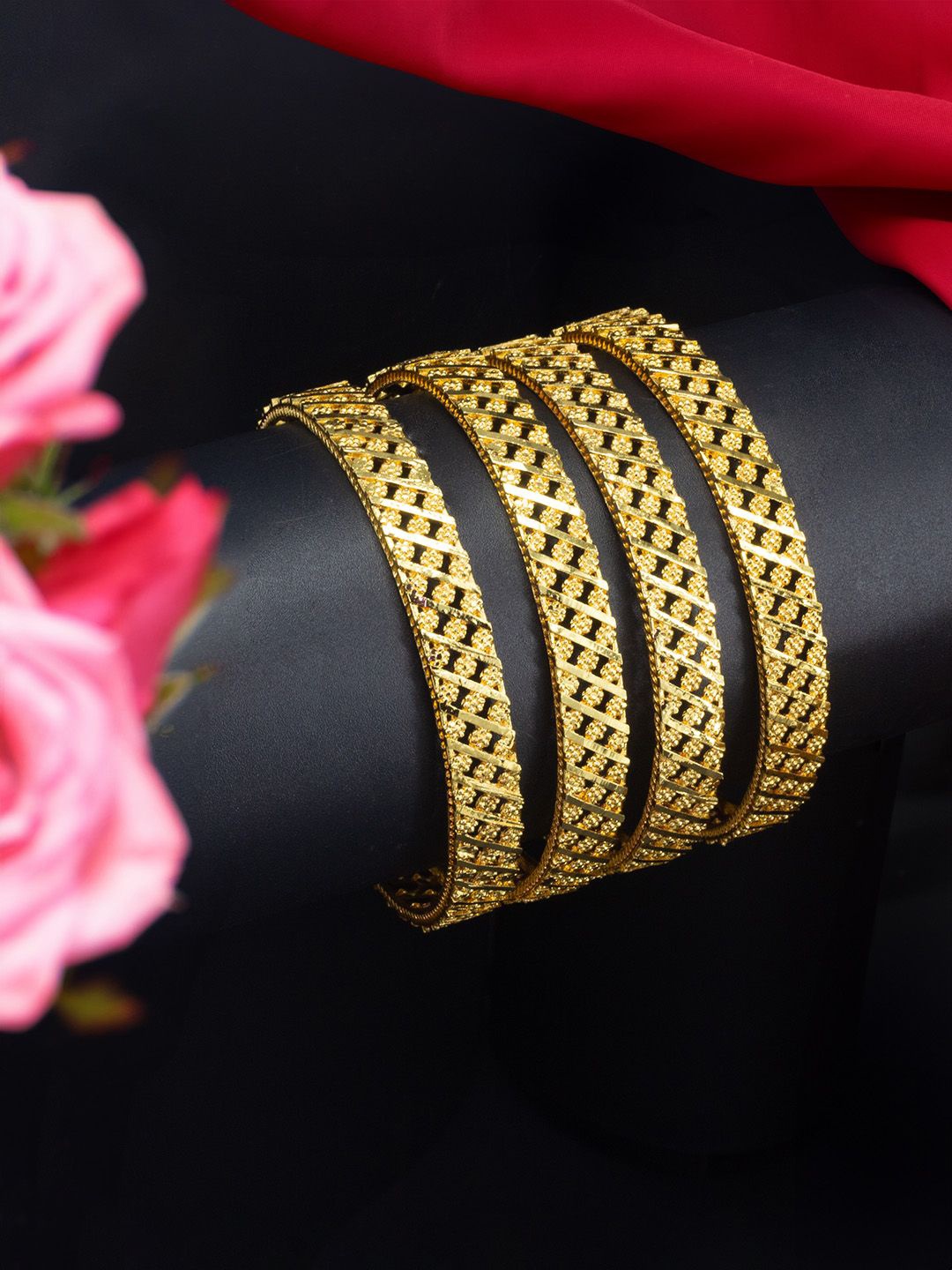 

PRIVIU Set Of 4 Gold Plated Bangles