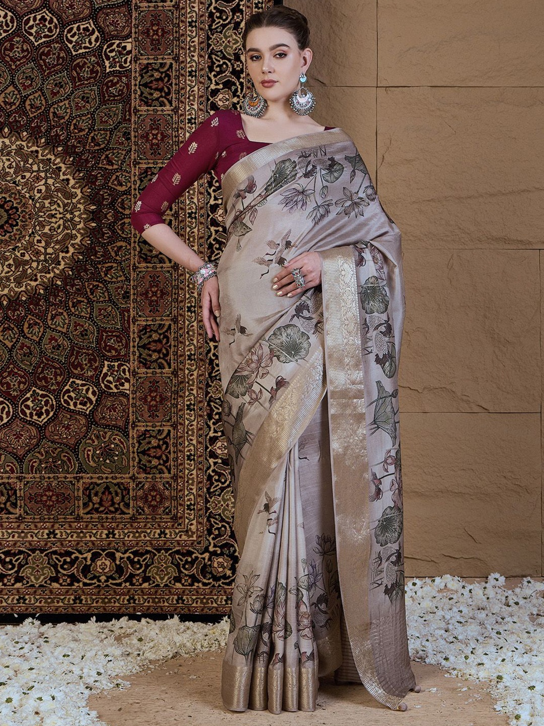 

Anouk Floral Zari Silk Blend Sungudi Saree, Beige