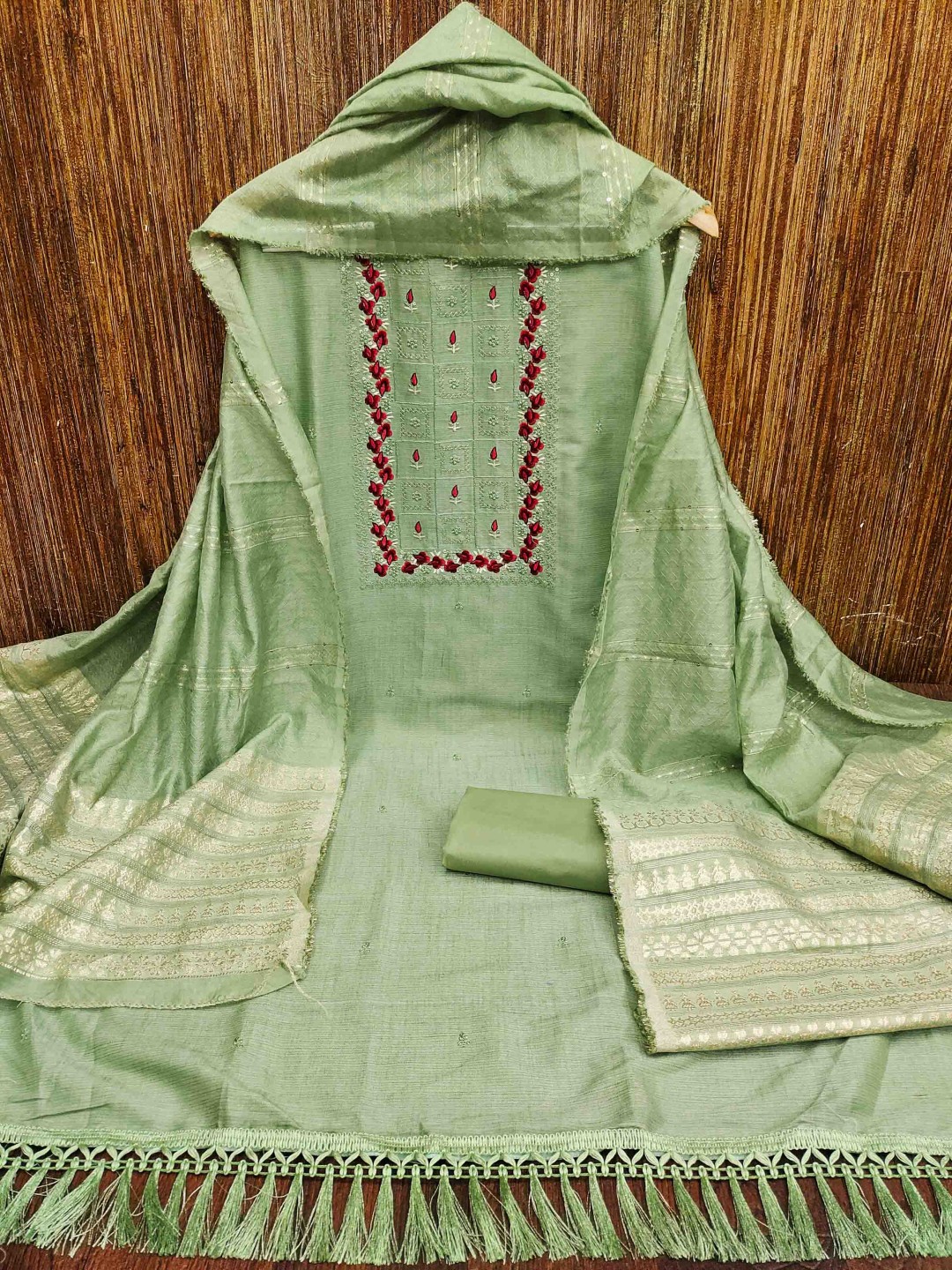 

Maroosh Floral Embroidered Sequinned Unstitched Dress Material, Green