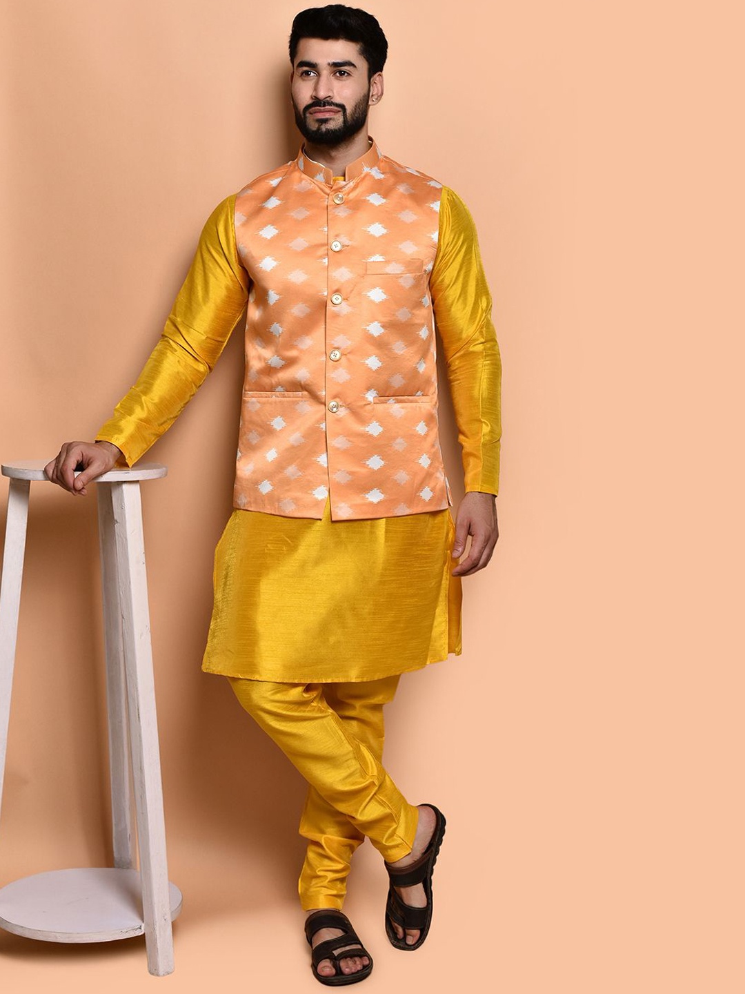 

PRINTINDIA Mandarin Collar Pure Silk Straight Kurta with Trousers & Nehru jacket, Yellow