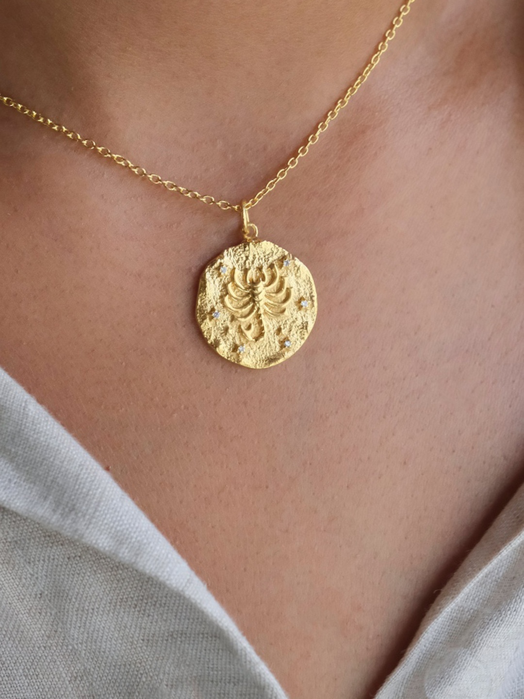 

Anushka Jain Jewellery 925 Sterling Silver Gold-Plated Circular Pendant With Chain