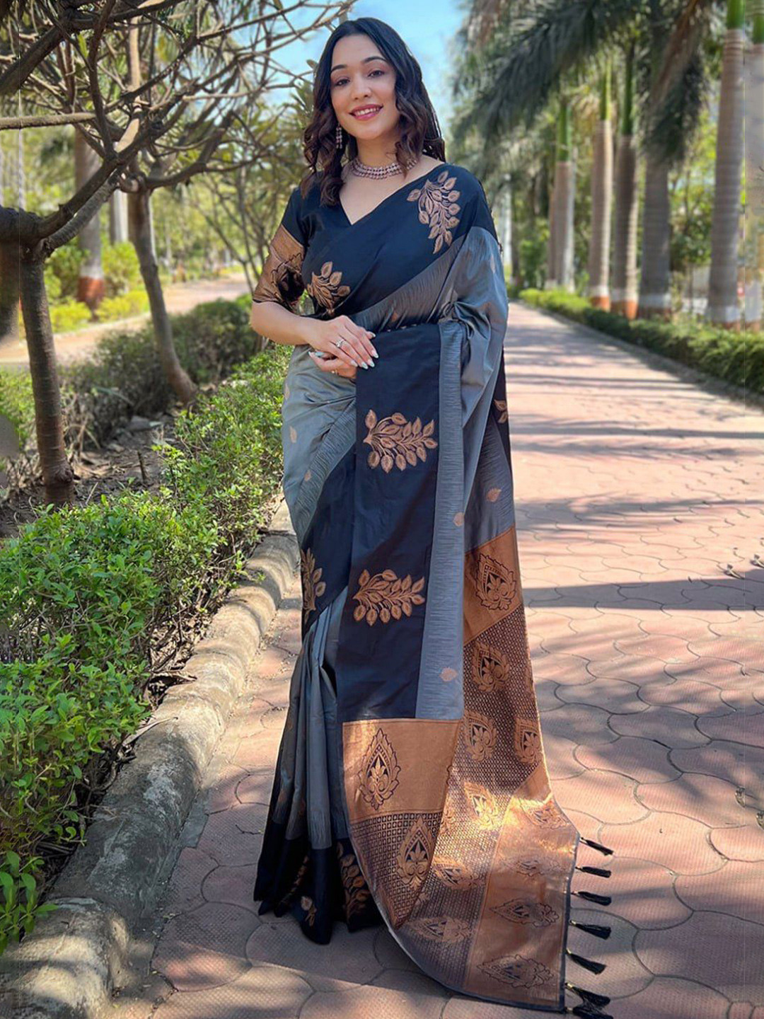 

Fashion Booms Woven Design Zari Pure Silk Saree, Grey