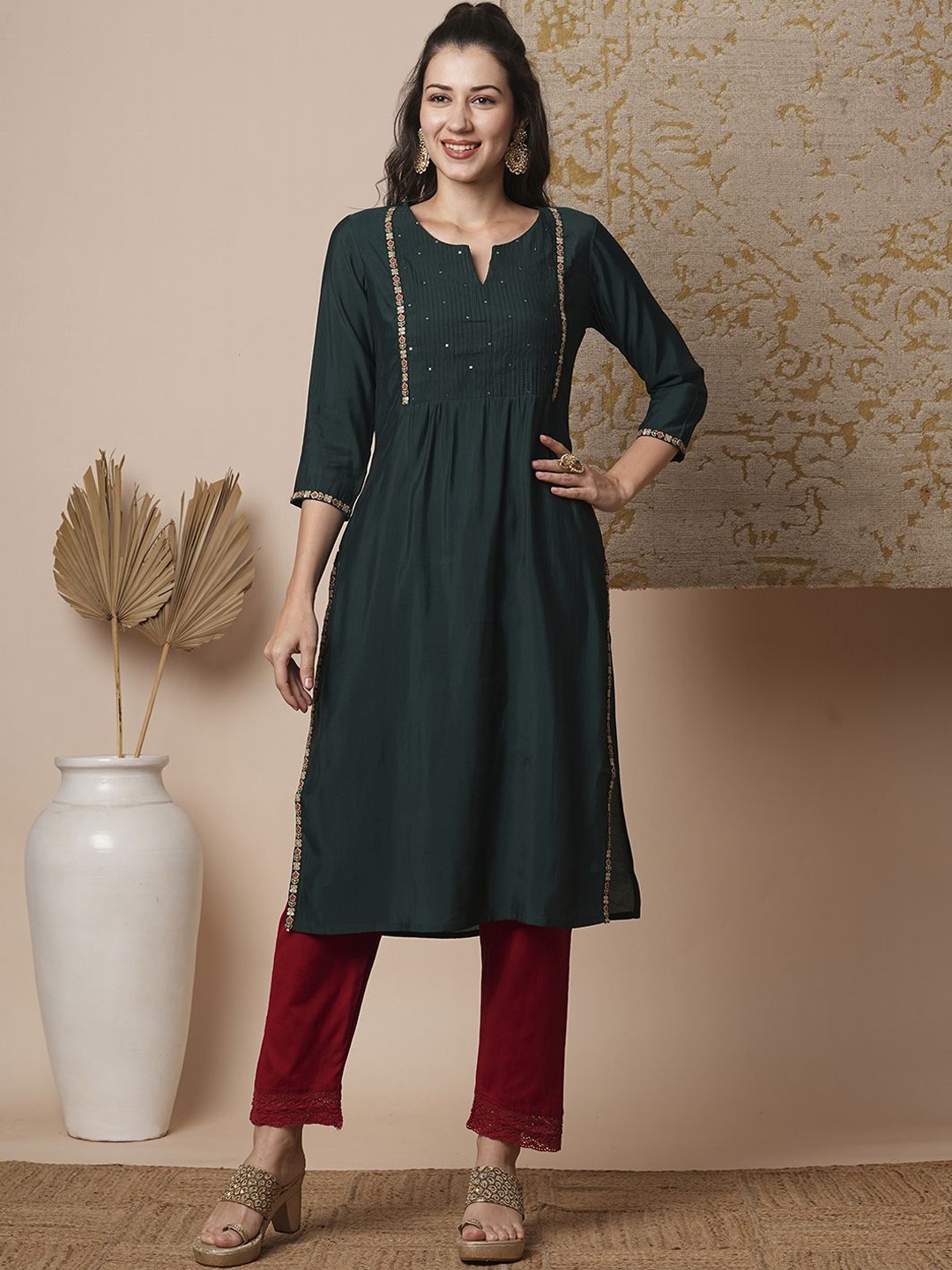 

FASHOR Floral Embroidered Straight Kurta, Green