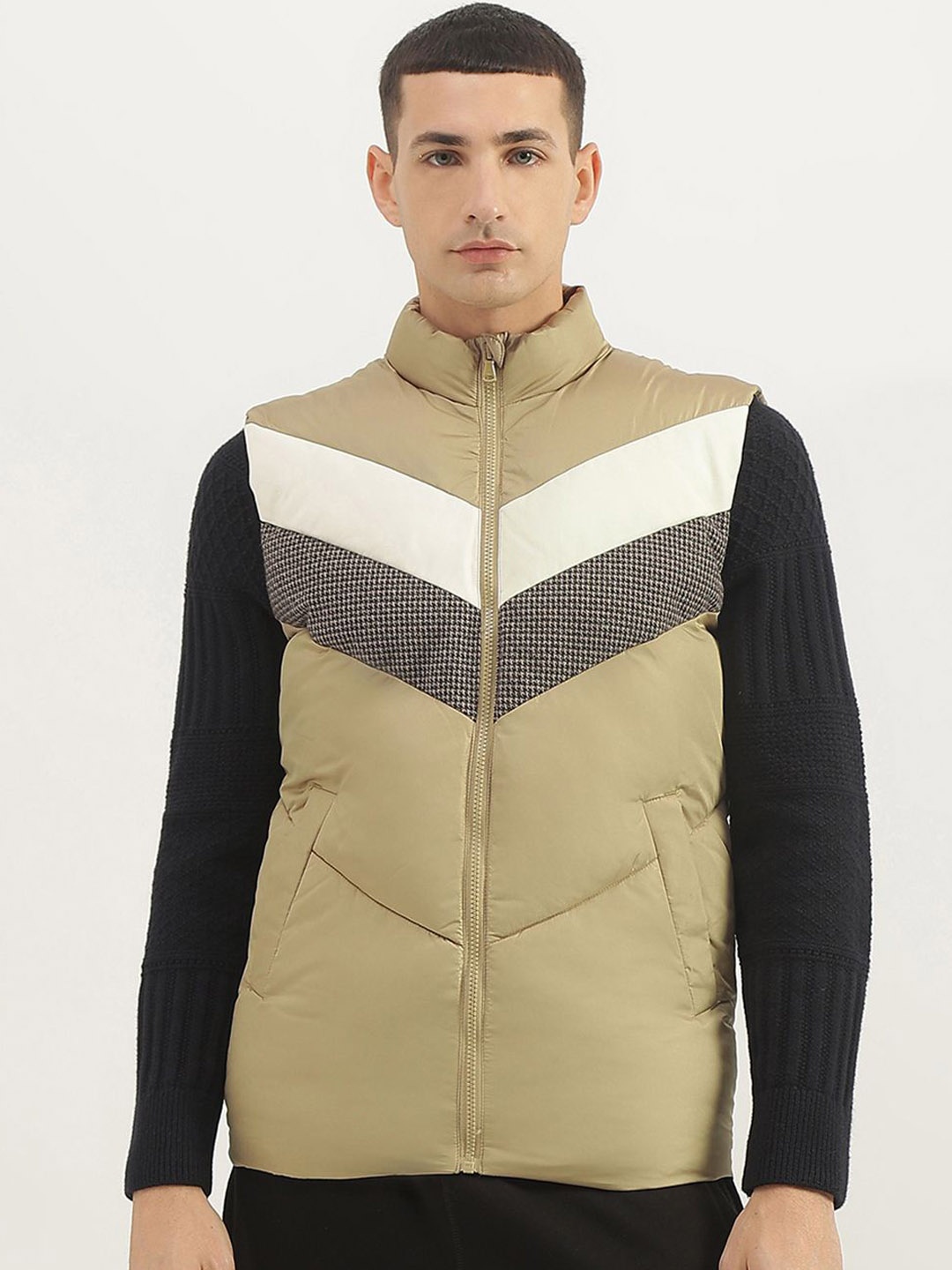 

United Colors of Benetton Men Mock Collar Colourblocked Casual Gilet Jacket, Beige