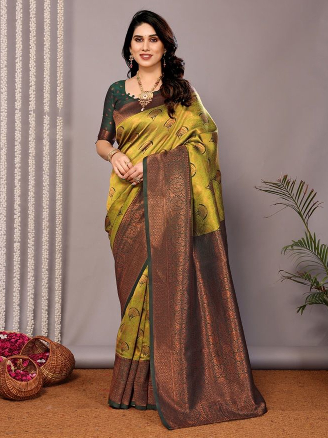 

RASVRITI Ethnic Motifs Woven Design Zari Banarasi Saree, Green