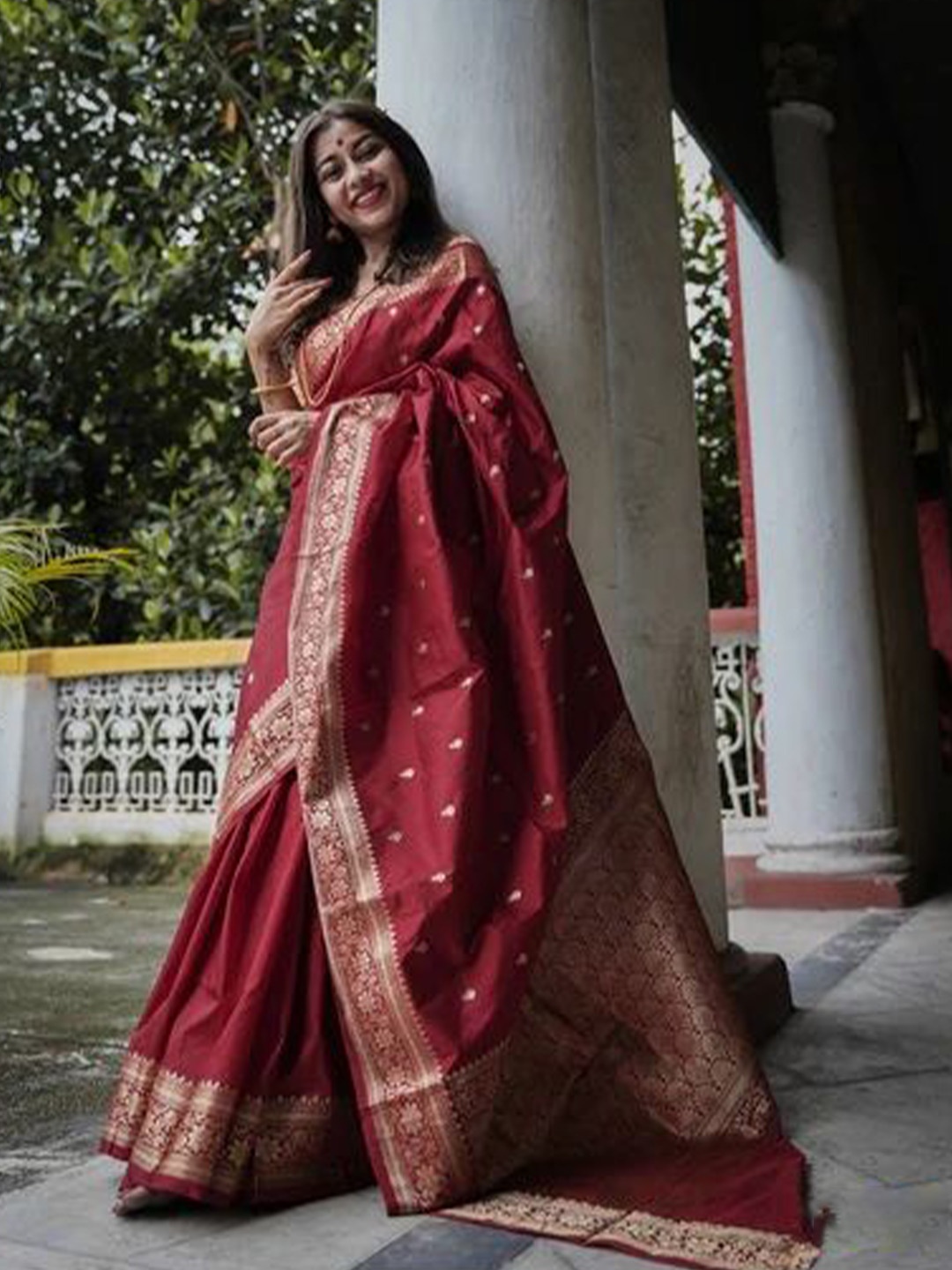 

Visit Wear Woven Design Zari Pure Silk Banarasi Saree, Red