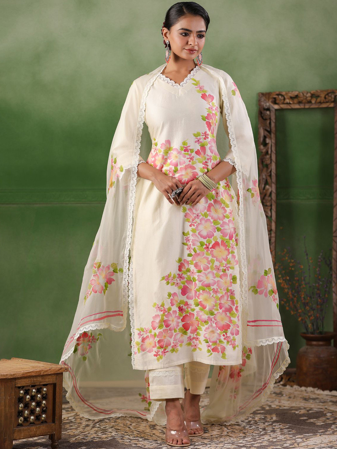 

Geroo Luxe Floral Printed Chanderi Cotton Straight Kurta With Trousers & Dupatta, White