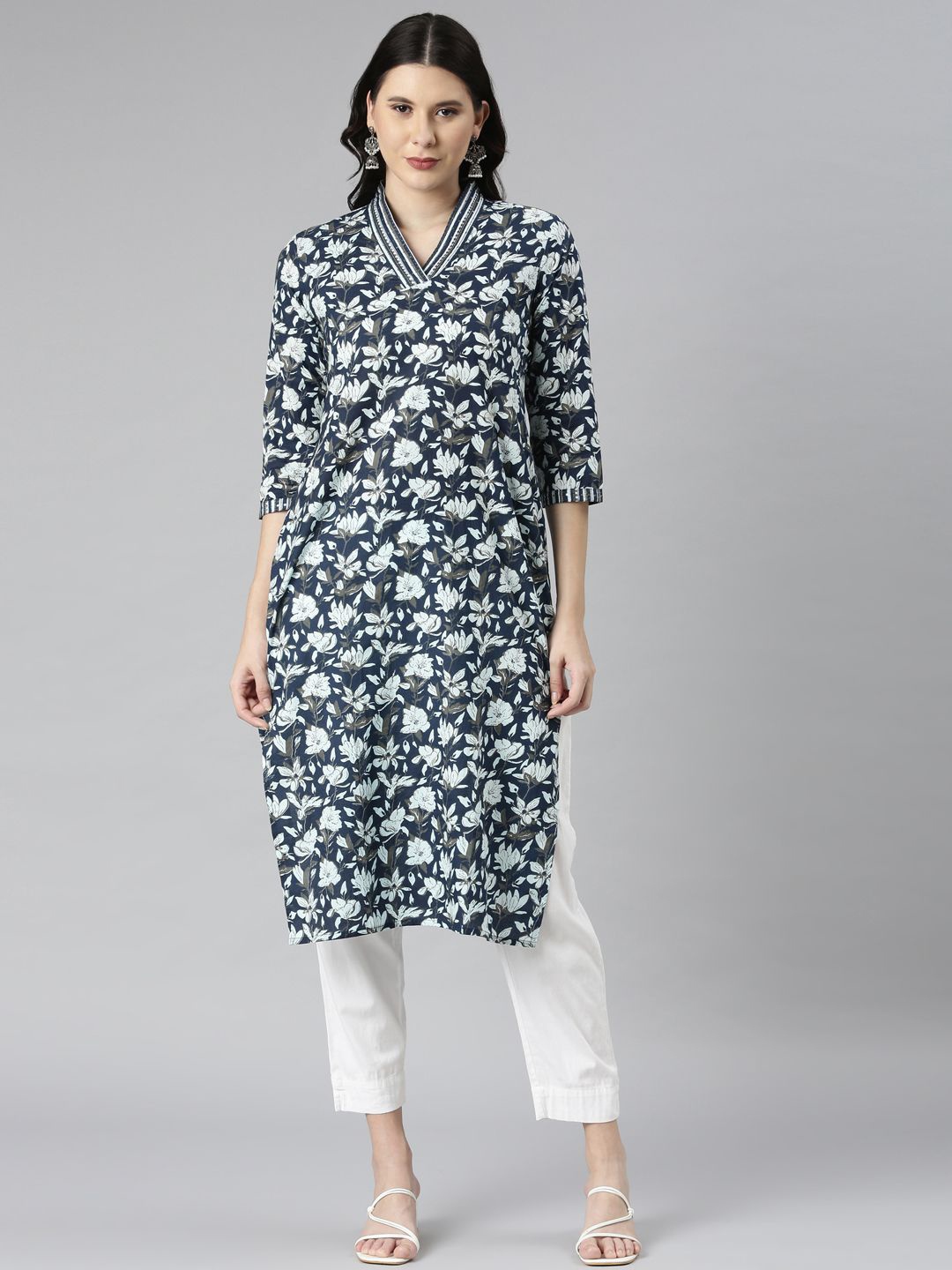 

Neerus Floral Printed V-Neck Pure Cotton Straight Kurta, Navy blue