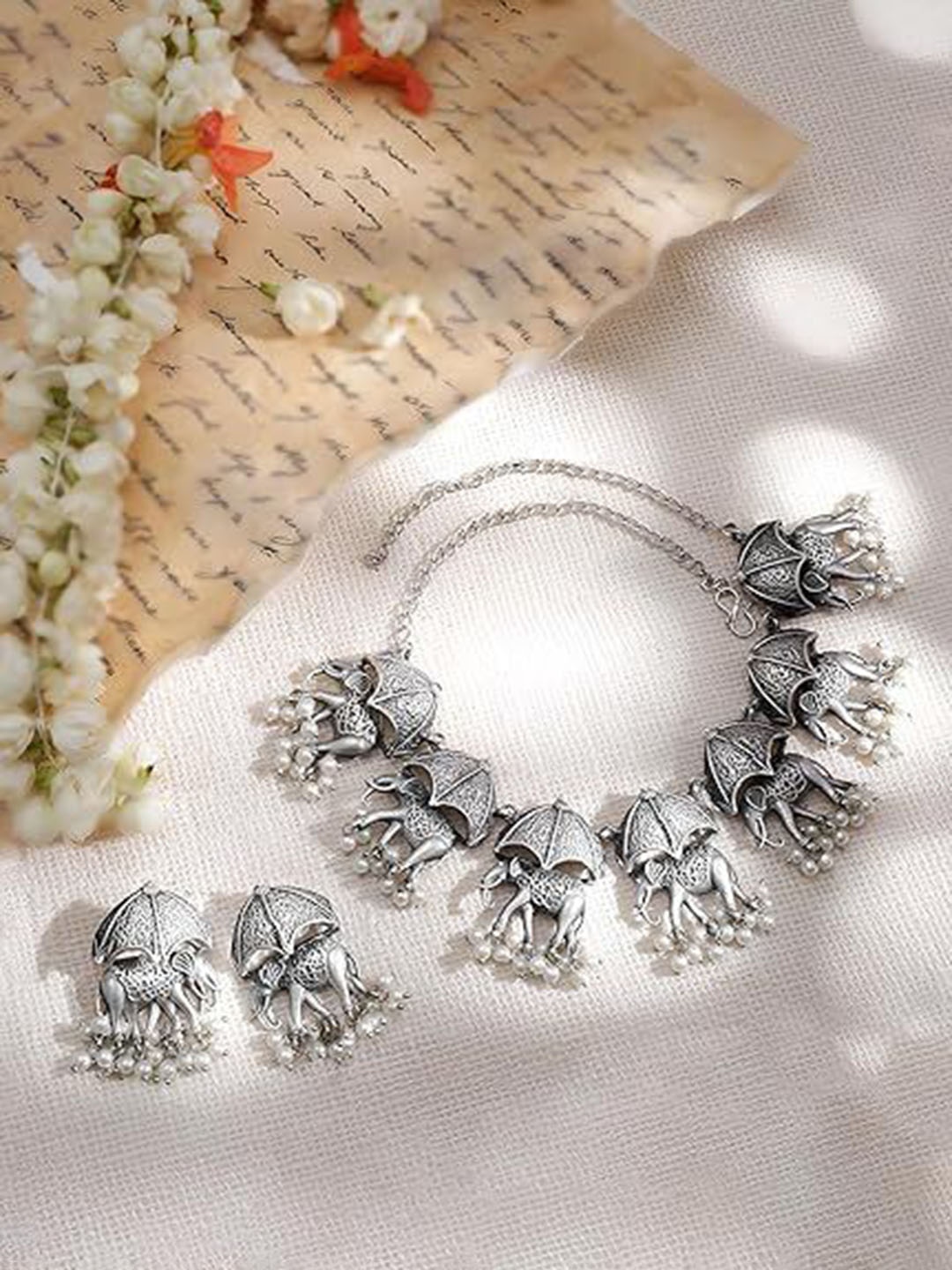 

ORANGENYSHA Silver-Plated Stone Studded & Beaded Necklace and Earrings