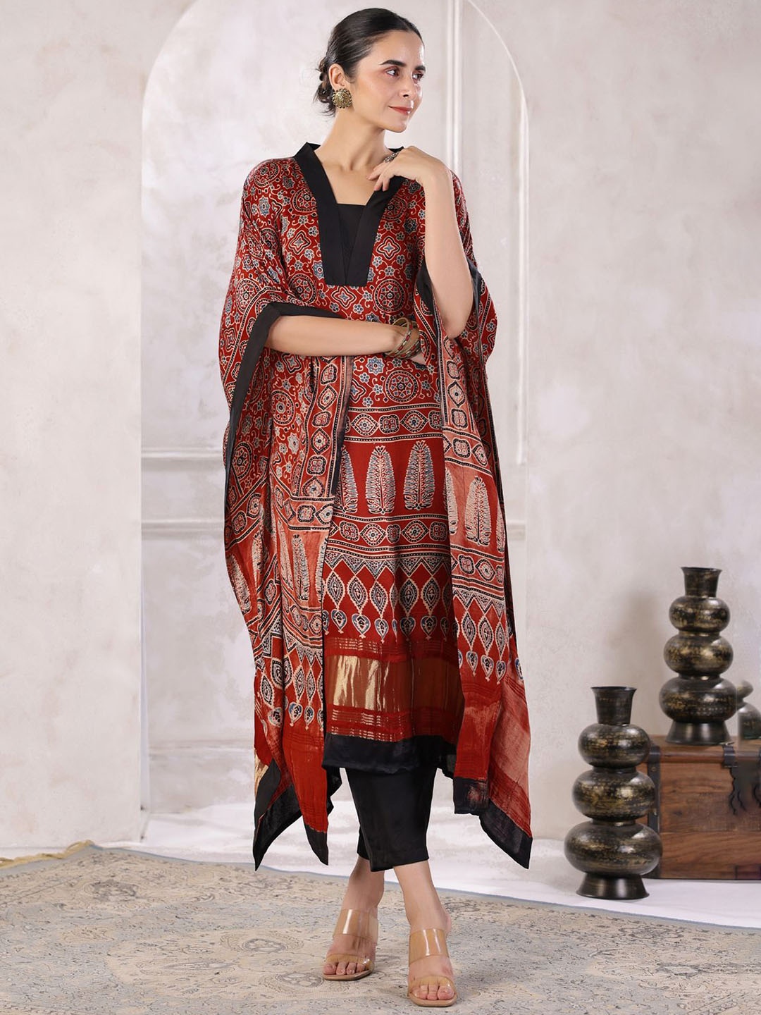 

Geroo Luxe Ethnic Motifs Printed Kaftan Kurta With Trouser, Red