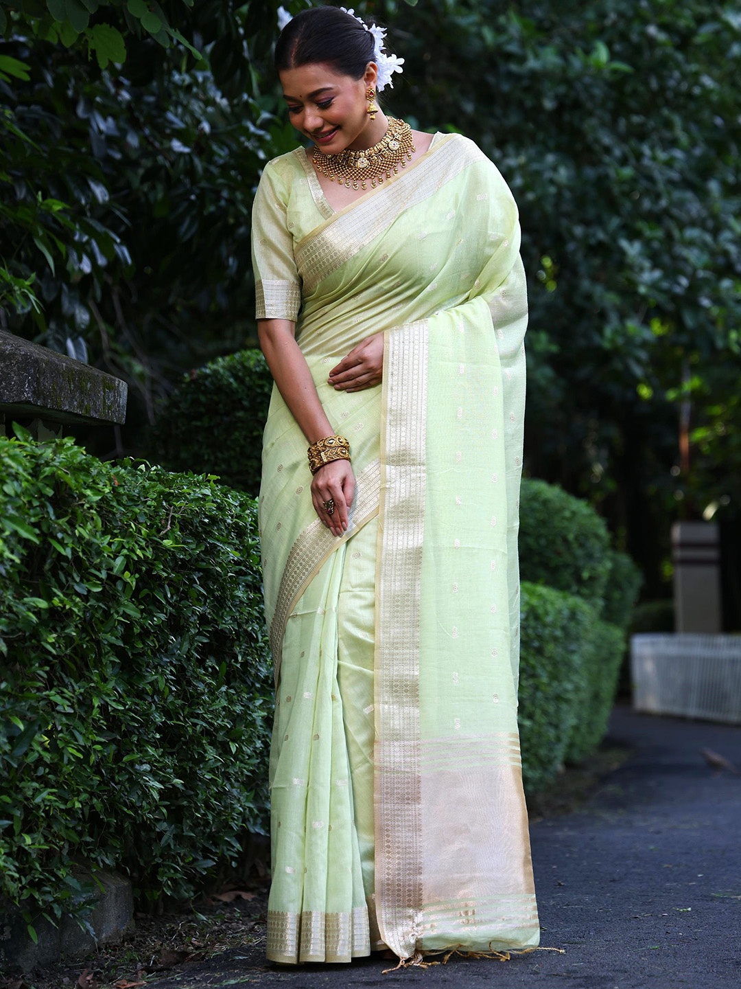 

Kandora Woven Design Zari Tissue Maheshwari Saree, Green