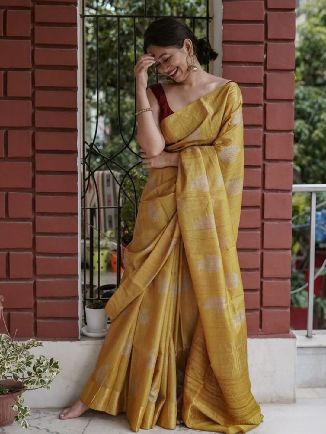 

Fashion Booms Woven Design Zari Pure Silk Banarasi Saree, Yellow