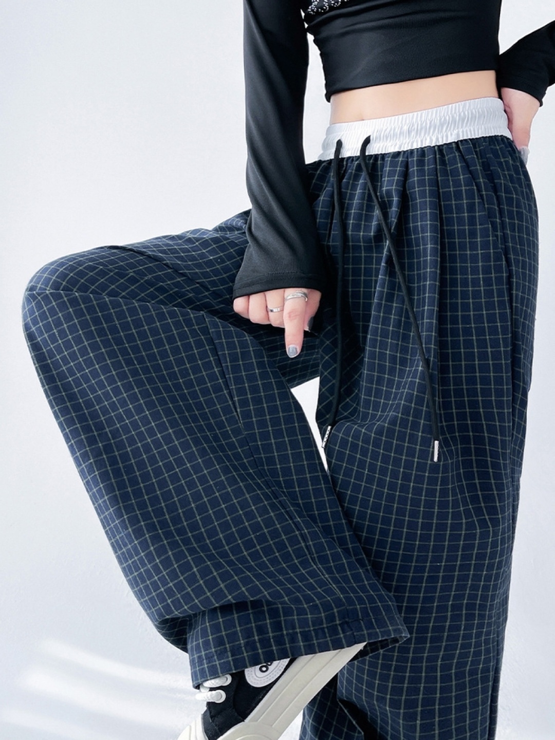 

LULU & SKY Women Checked Loose Fit High-Rise Trousers, Navy blue