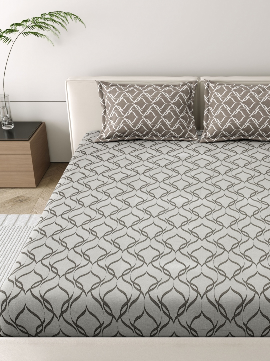 

MAFATLAL Grey & White Printed Pure Cotton 186 TC King Bedsheet Set 2.74 m x 2.74 m