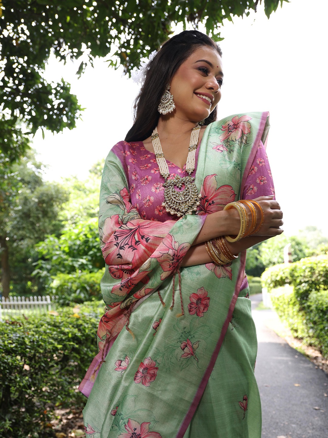 

Kandora Floral Zari Pure Silk Tussar Saree, Green