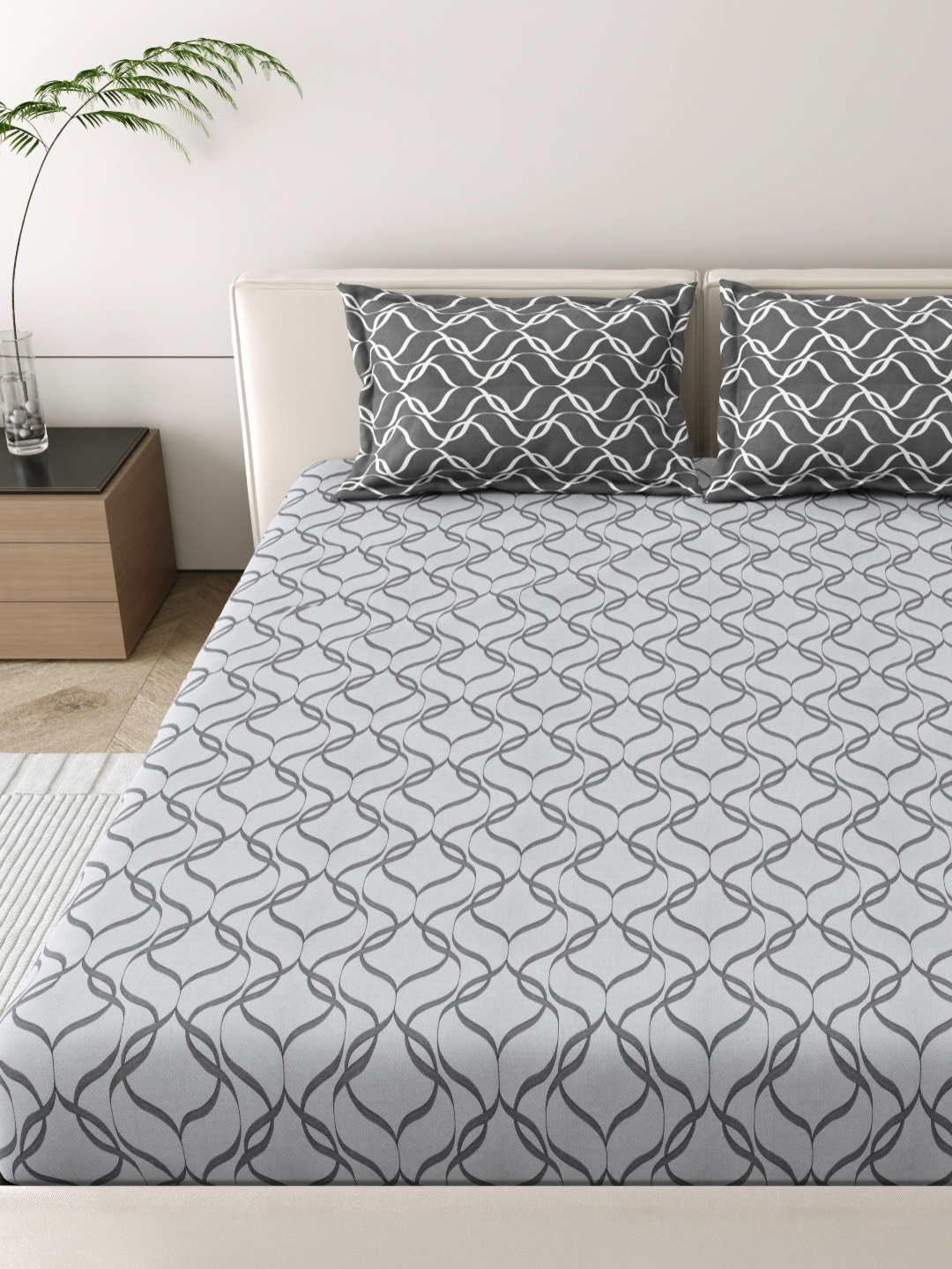 

MAFATLAL Grey & White Printed Pure Cotton 186 TC King Bedsheet Set 2.74 m x 2.74 m