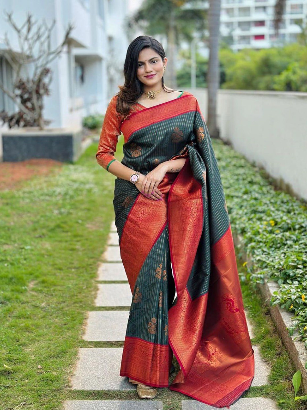 

Fashion Booms Woven Design Zari Pure Silk Banarasi Saree, Green