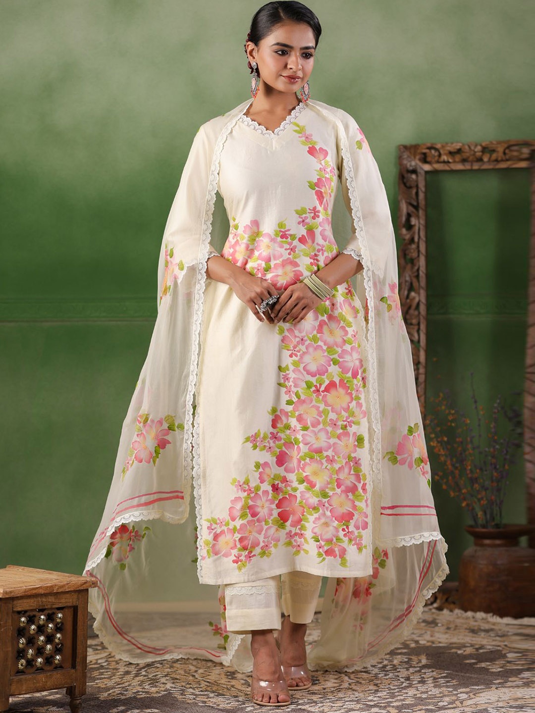 

Geroo Luxe Floral Printed Chanderi Cotton Straight Kurta With Trousers & Dupatta, White