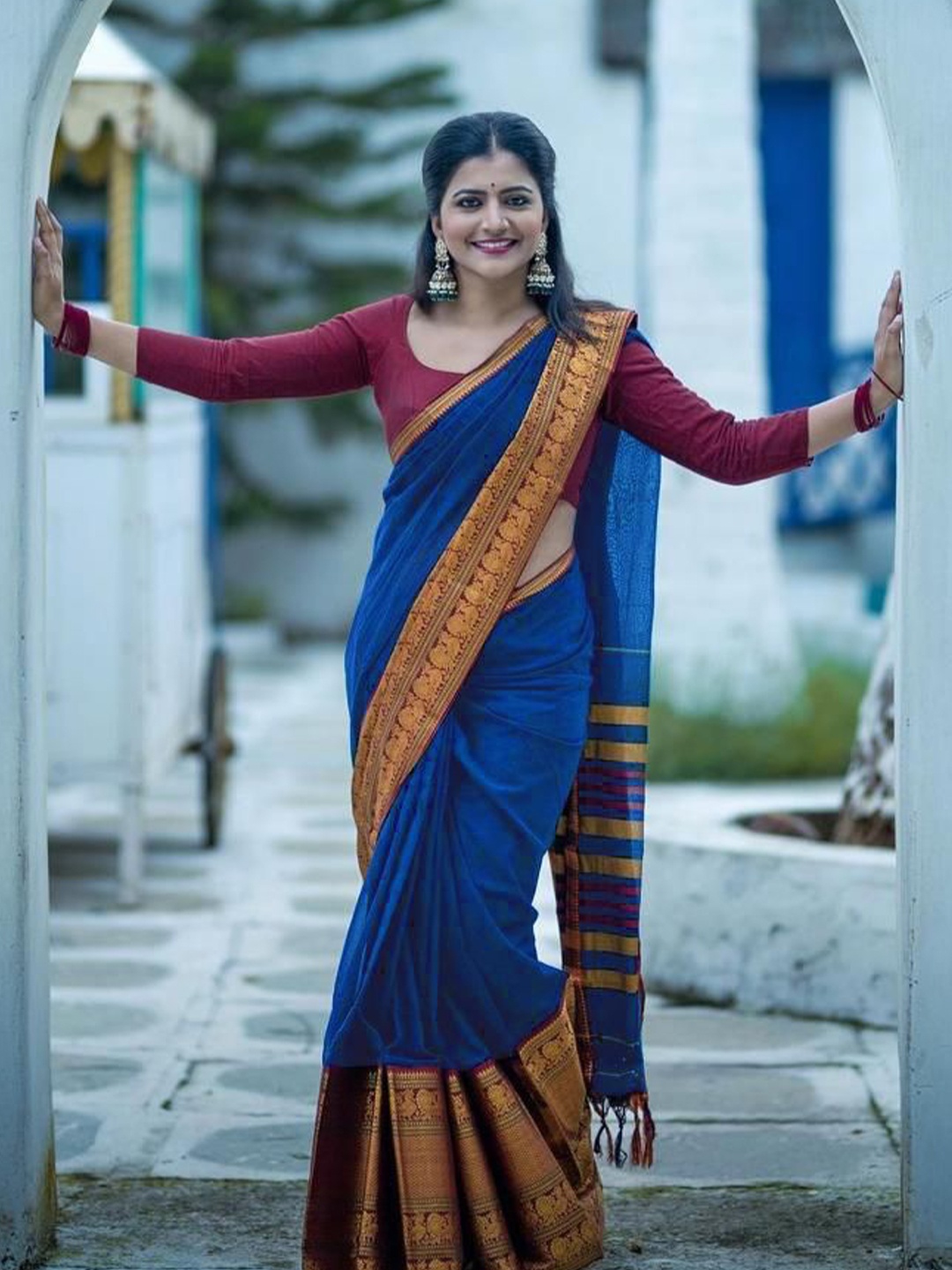 

Visit Wear Zari Pure Silk Banarasi Saree, Blue