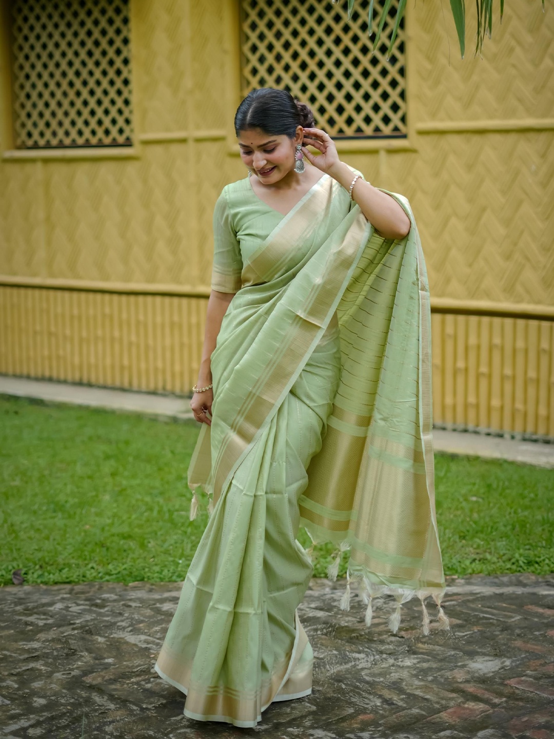 

Kandora Woven Design Pure Silk Banarasi Saree, Green