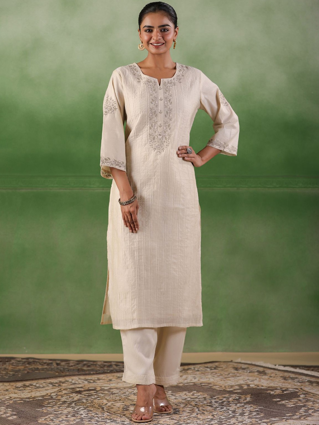 

Geroo Luxe Floral Embroidered Chanderi Cotton Straight Kurta With Trouser, Off white