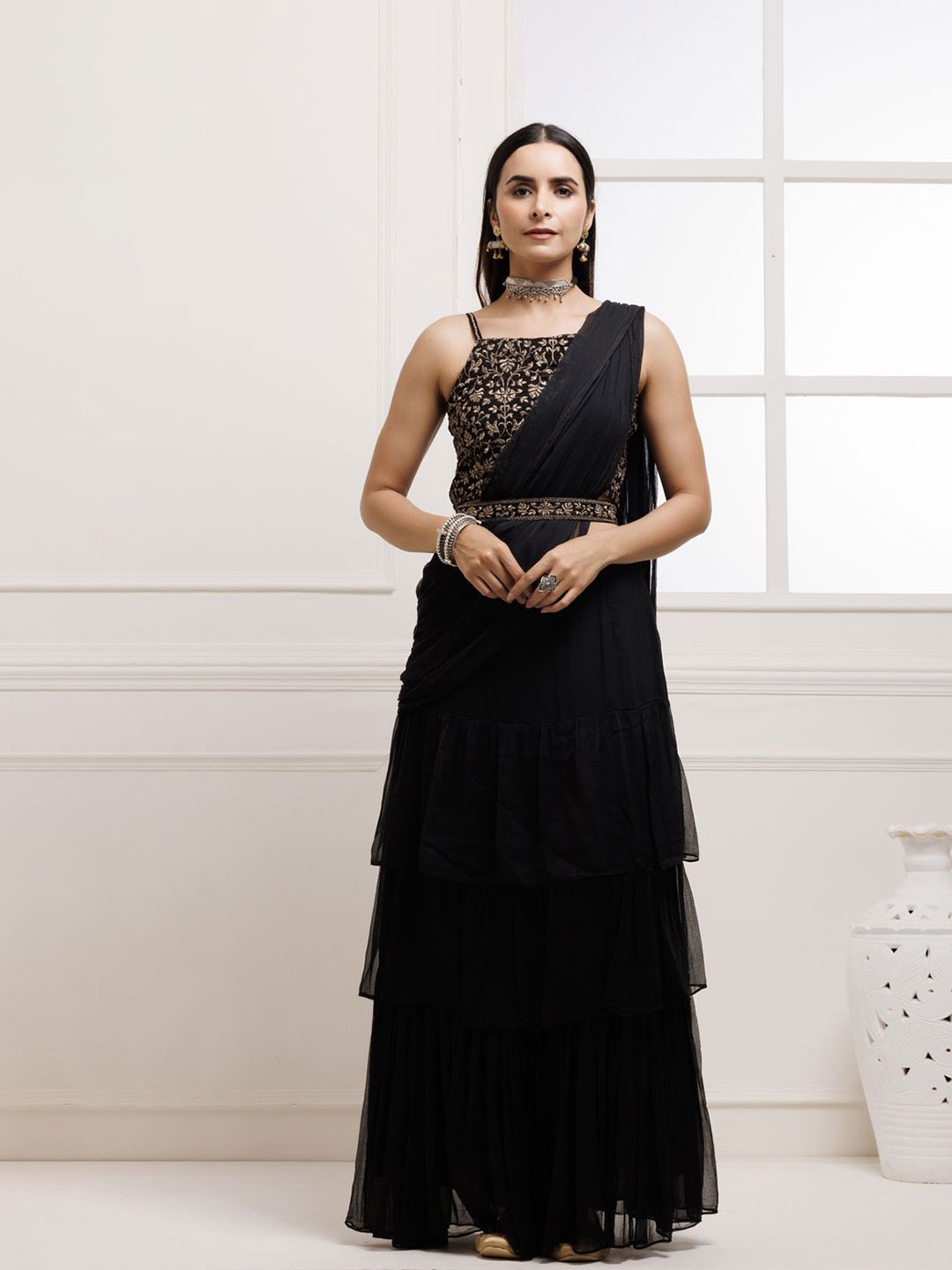 

Geroo Luxe Ready to Wear Saree With Stiched Blouse, Black