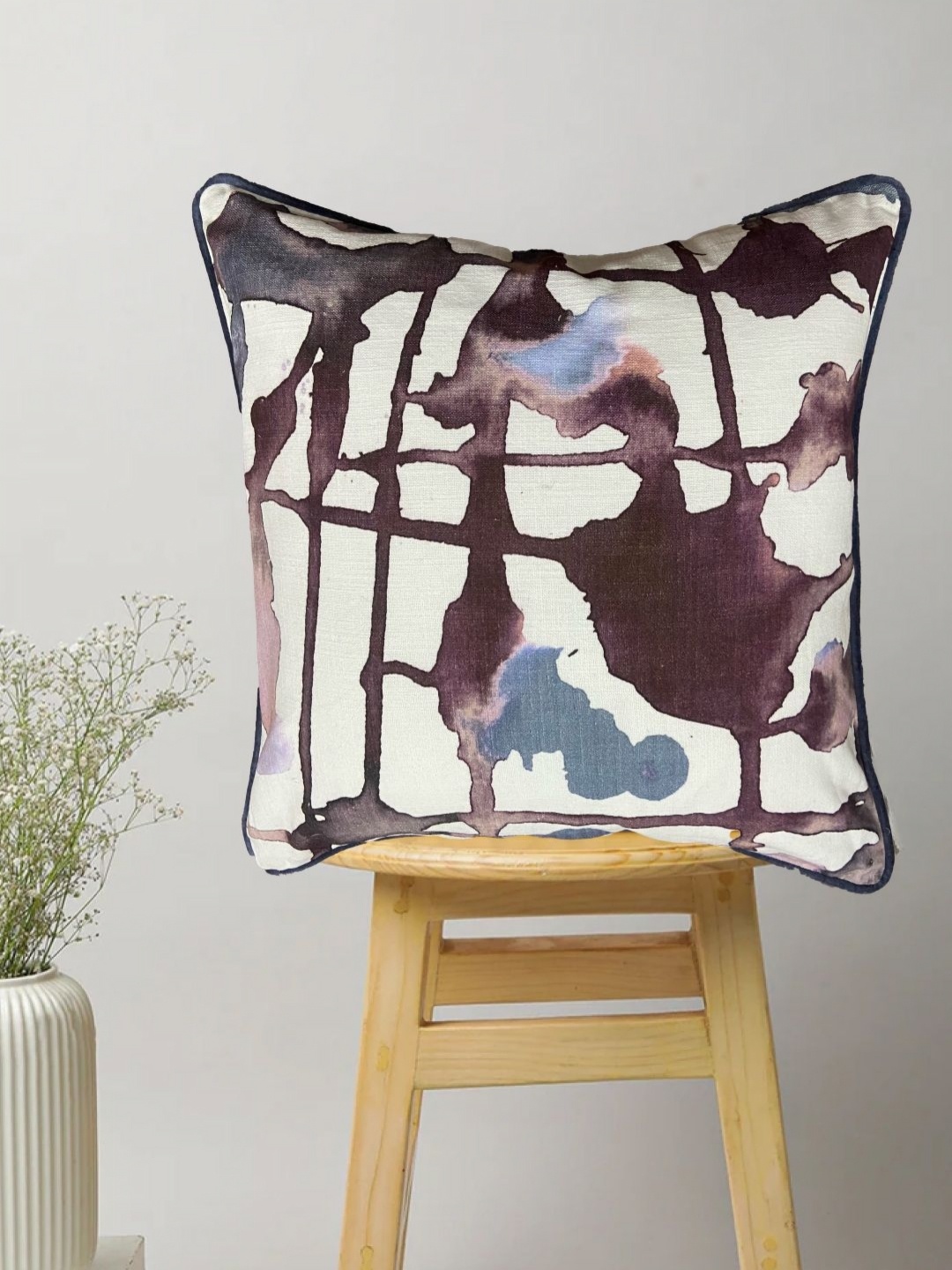 

SAJAVAT Cream-Coloured & White Abstract Cotton Square Cushion Cover