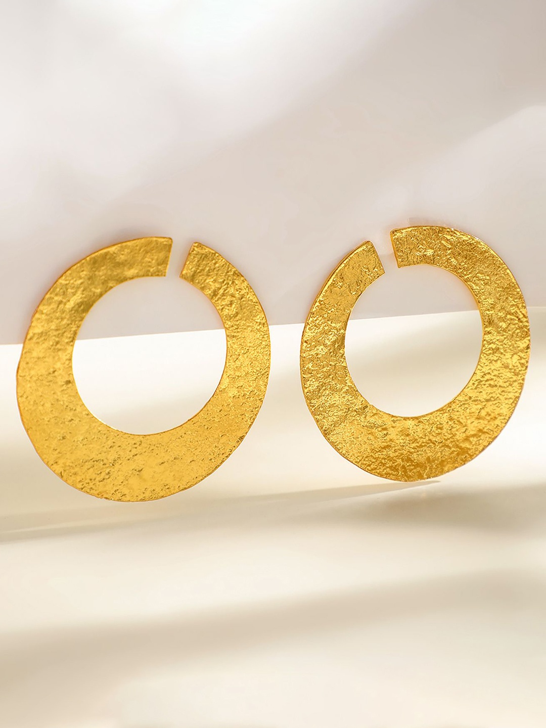 

StyleCast x Revolte Gold-Plated Oval Shaped Chunky Drop Earrings