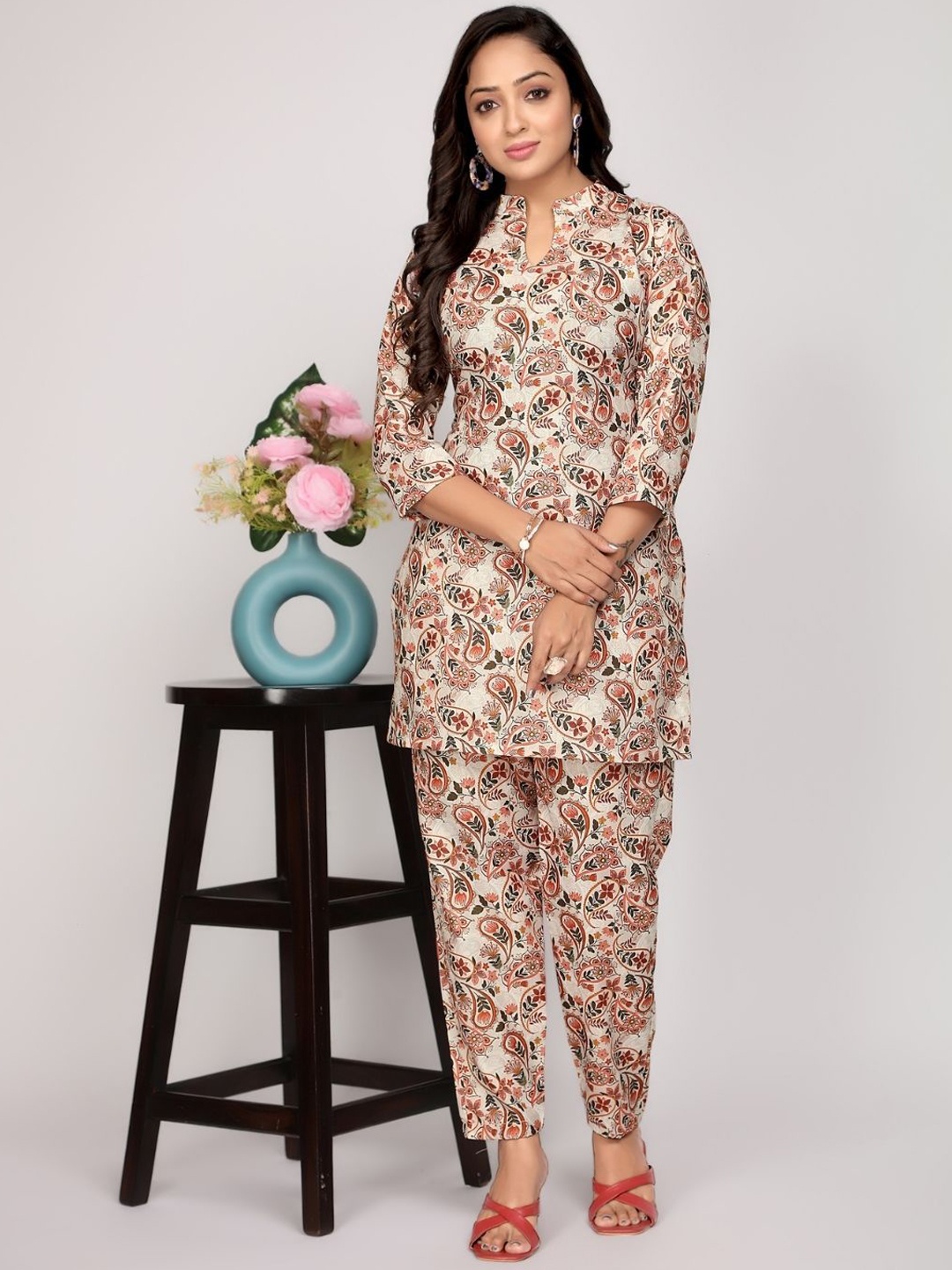 

NIJANAND TEXTILE Mandarin Collar Printed Pure Cotton Top With Trousers, Cream