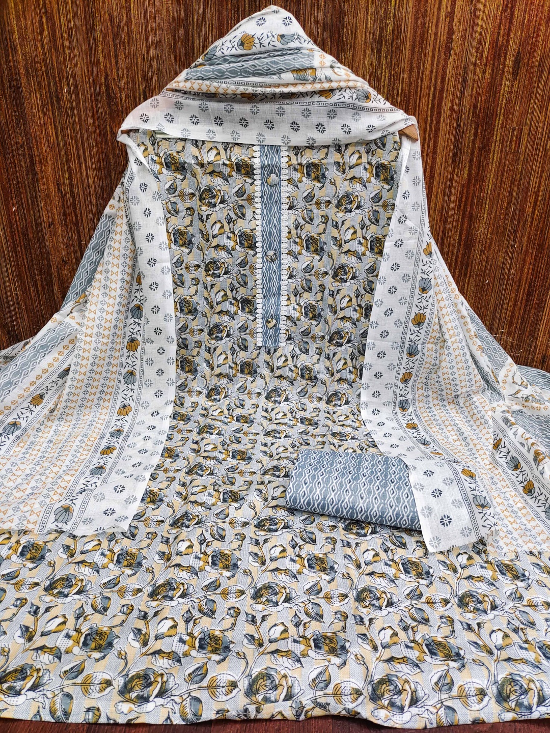 

Maroosh Floral Printed Unstitched Dress Material, White