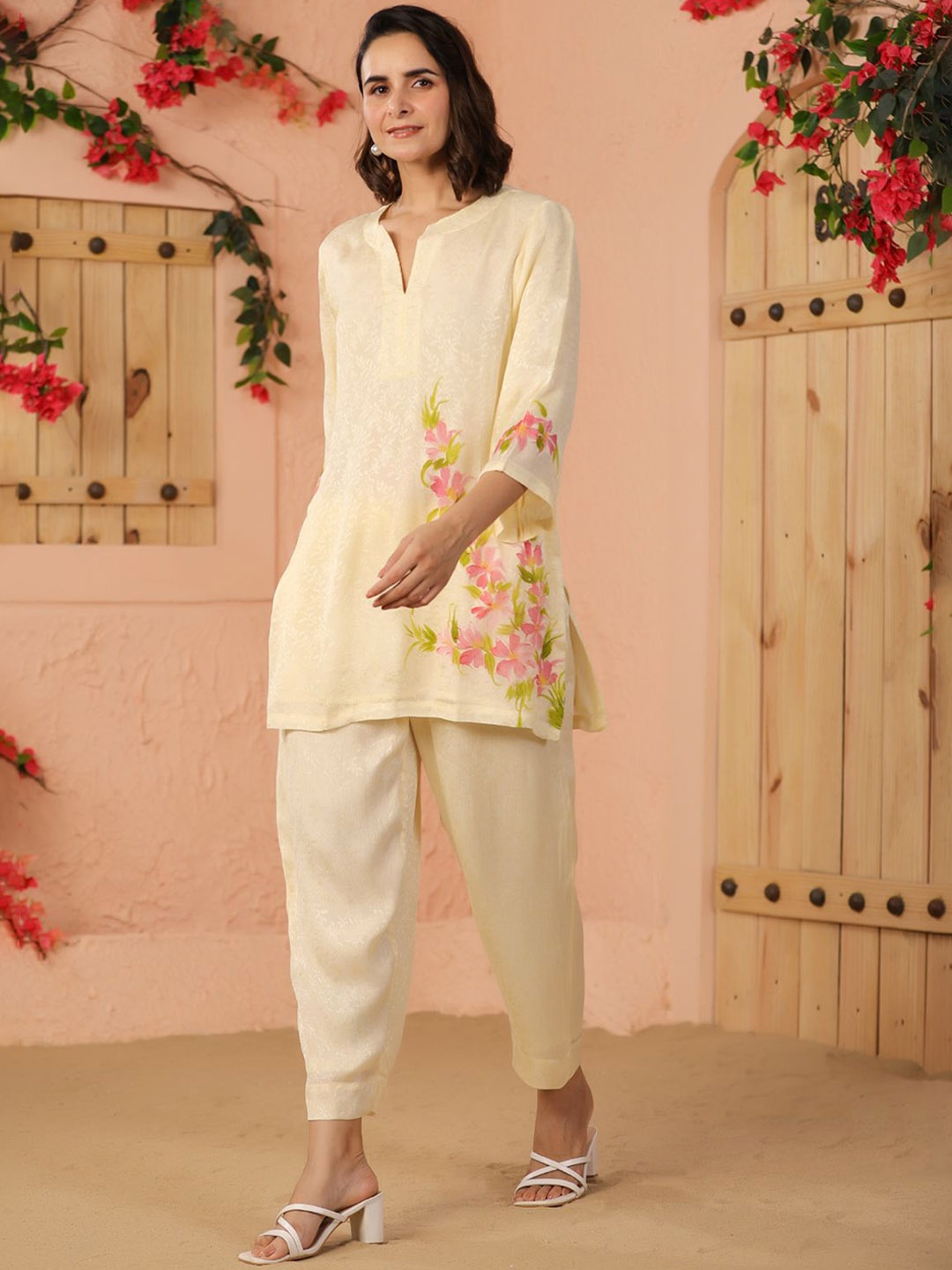 

Geroo Luxe Floral Printed V-Neck Tunic With Trouser, Off white