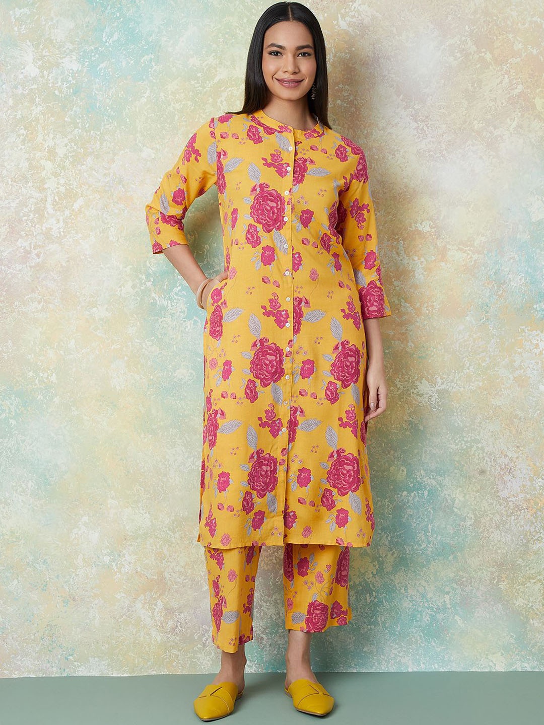 

Melange by Lifestyle Floral Printed Mandarin Collar Kurta With Palazzos, Yellow