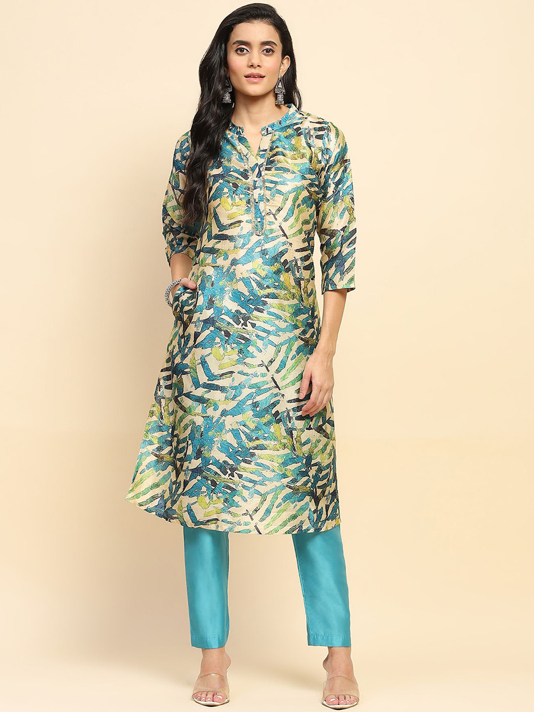 

Me&I Mandarin Collar Floral Printed Straight Kurta with Trousers, Beige